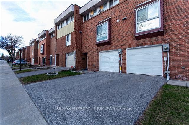 5 Bedrooms Condo at 39 John Cabot,  Toronto For sale