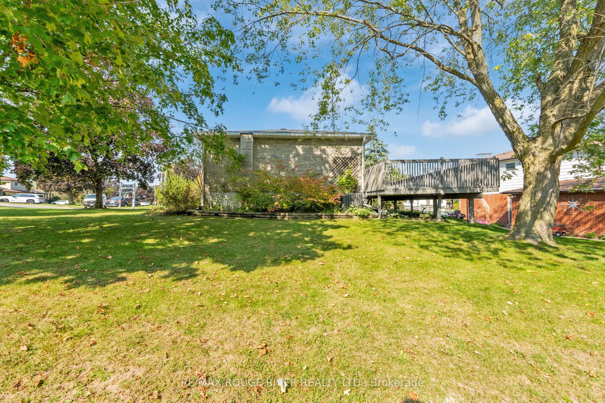 1 Applewood Crescent
