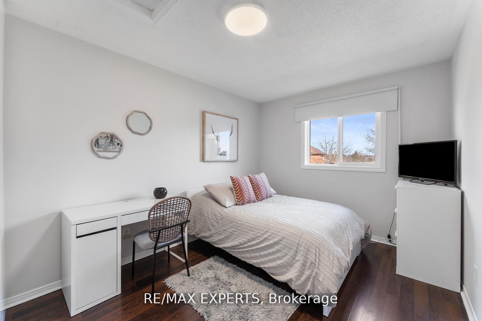 5 Bedrooms Condo at 1484 Torrington, Mississauga For sale
