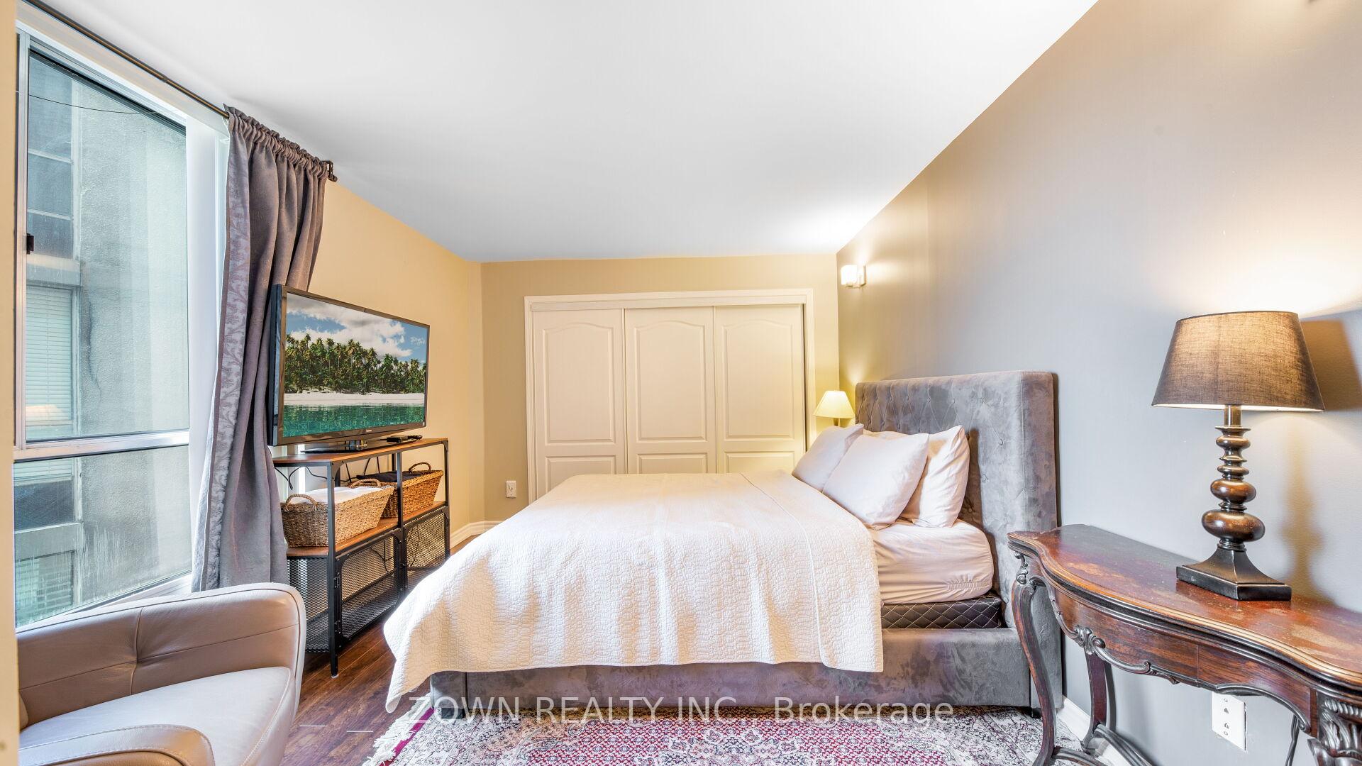 4 Bedrooms Condo at 10 Martha Eaton, Toronto For sale