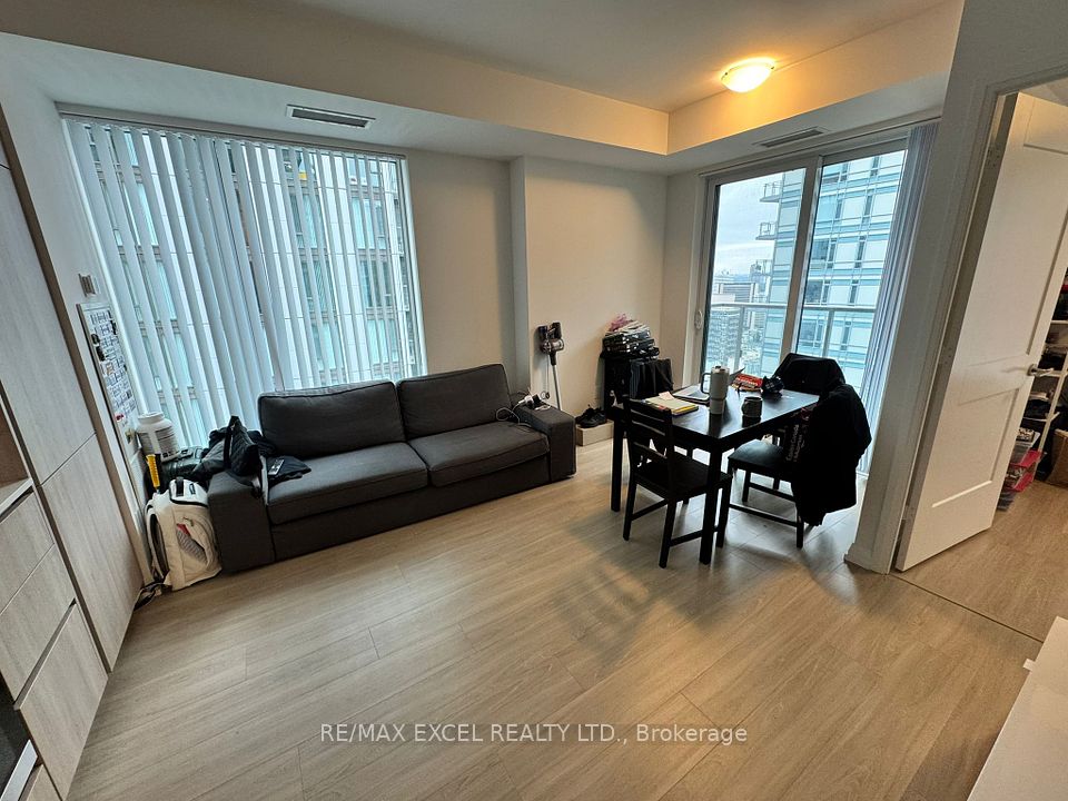8 Widmer Street