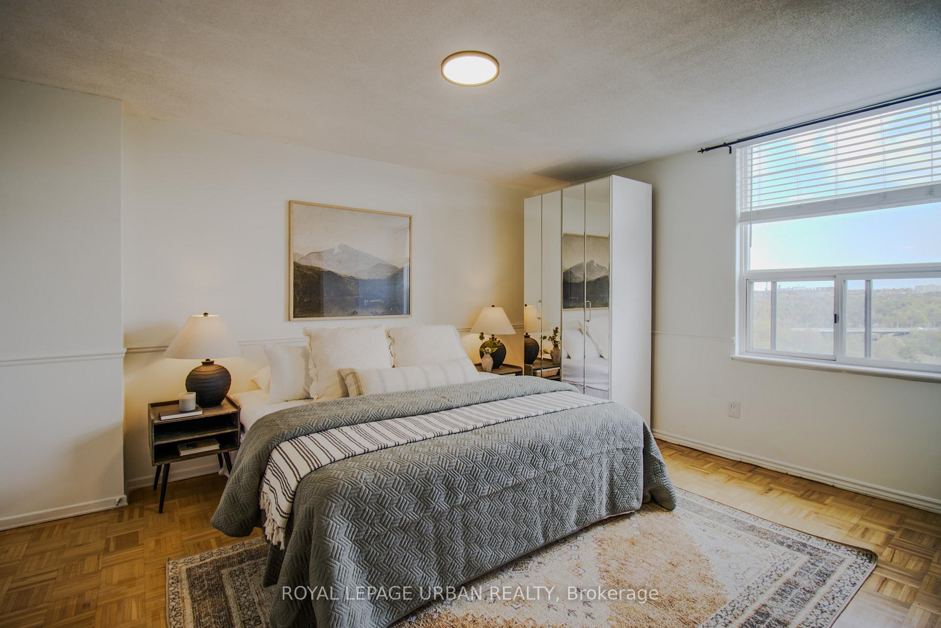 3 Bedrooms Condo at 20 Edgecliff, Toronto For sale