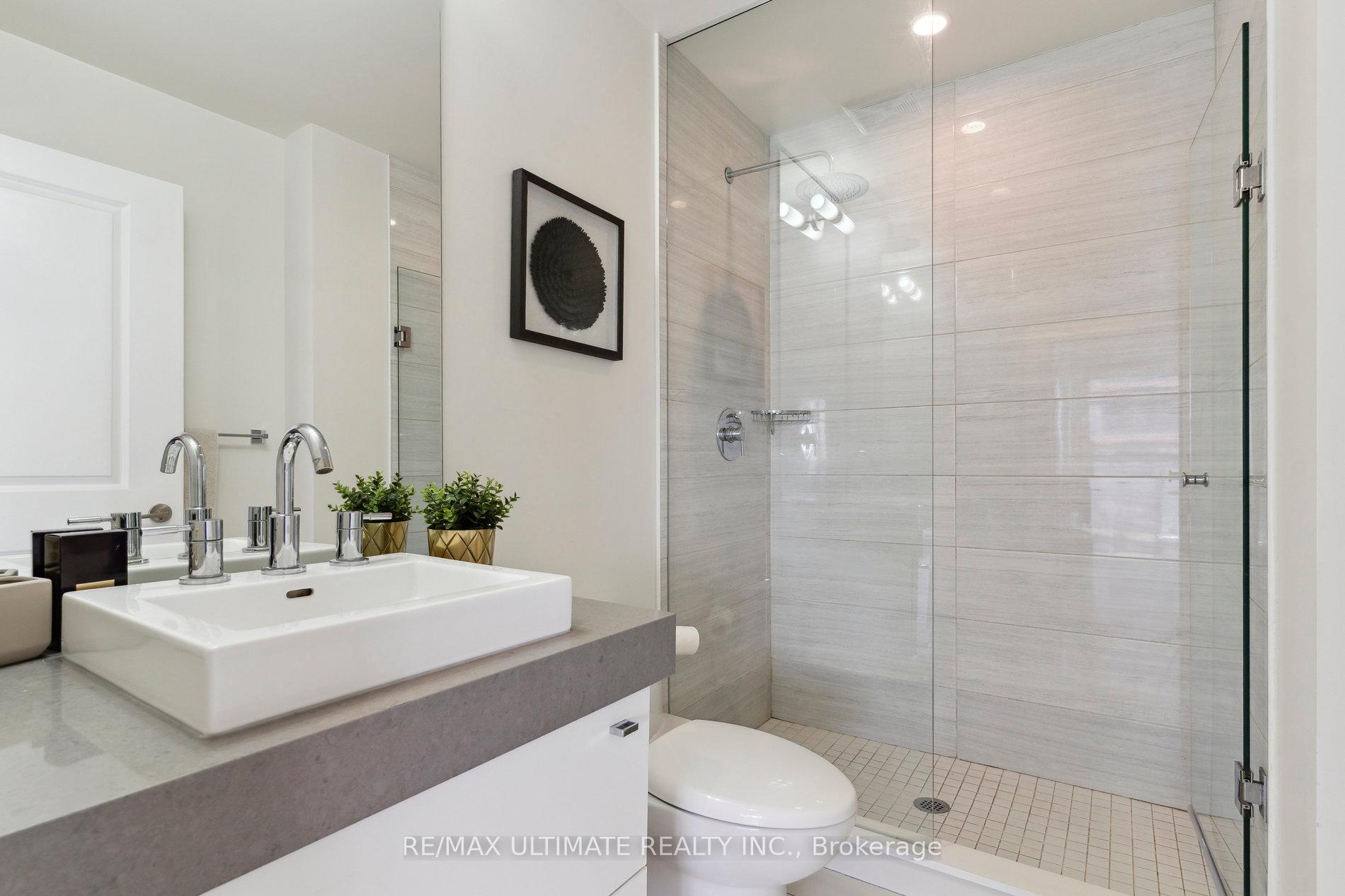 2 Bedrooms Condo at 33 Shore Breeze, Toronto For sale