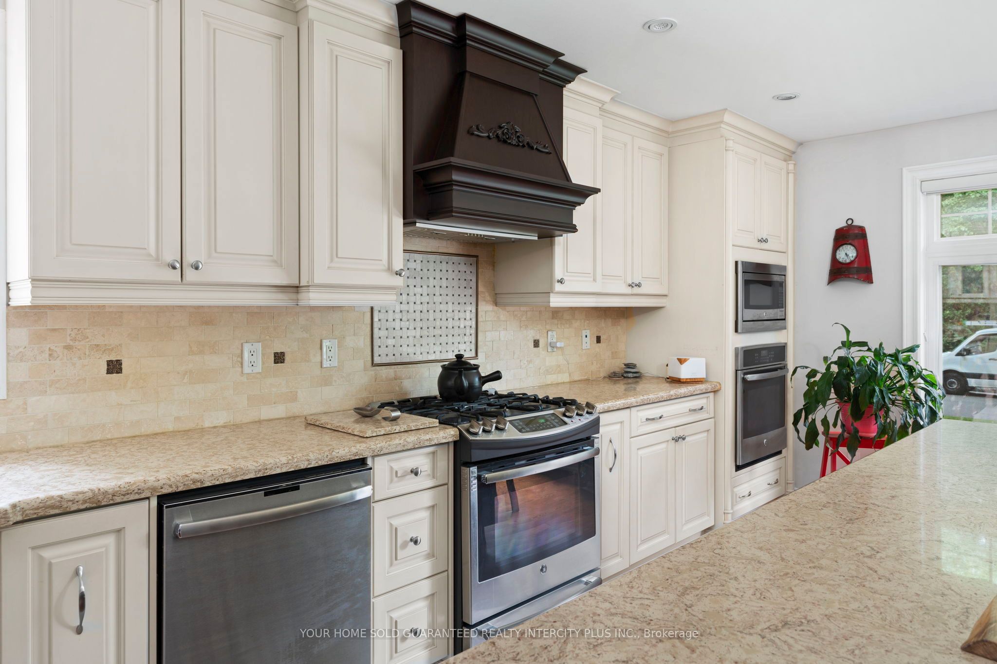 8 Neapolitan Drive