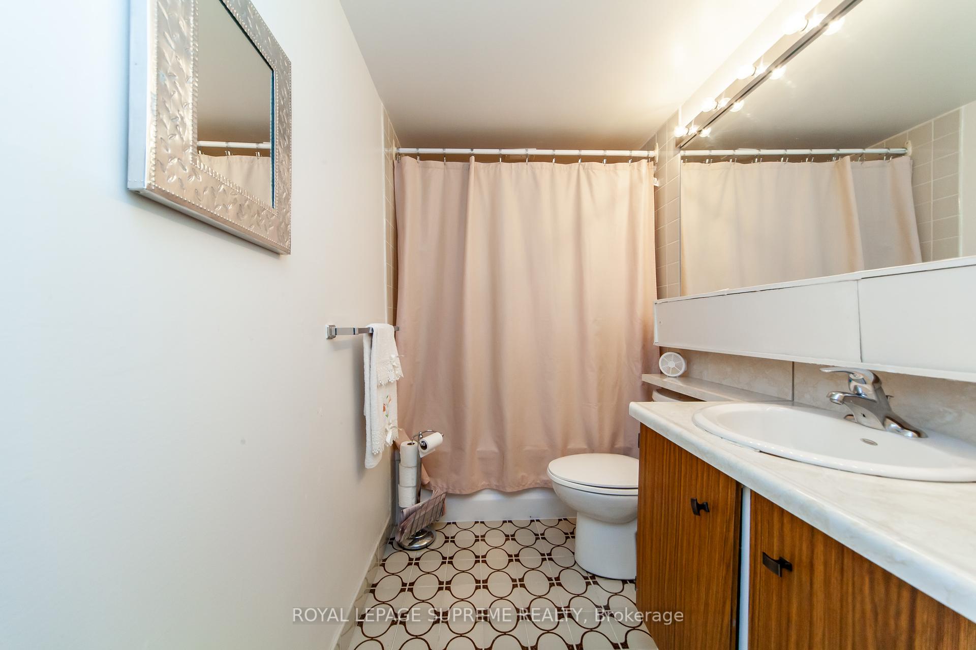 2 Bedrooms Condo at 270 Scarlett, Toronto For sale