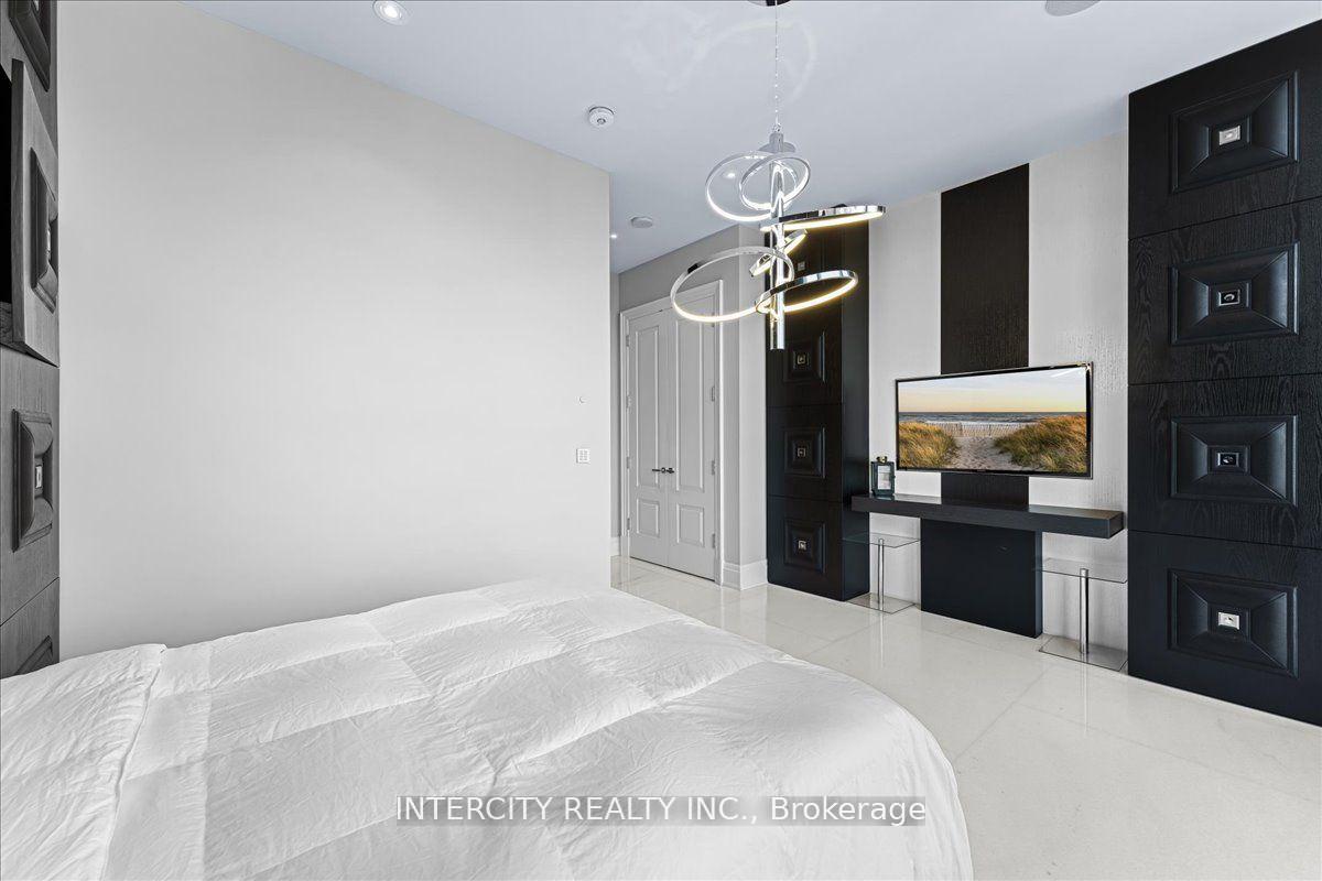 3 Bedrooms Condo at 50 Yorkville, Toronto For sale