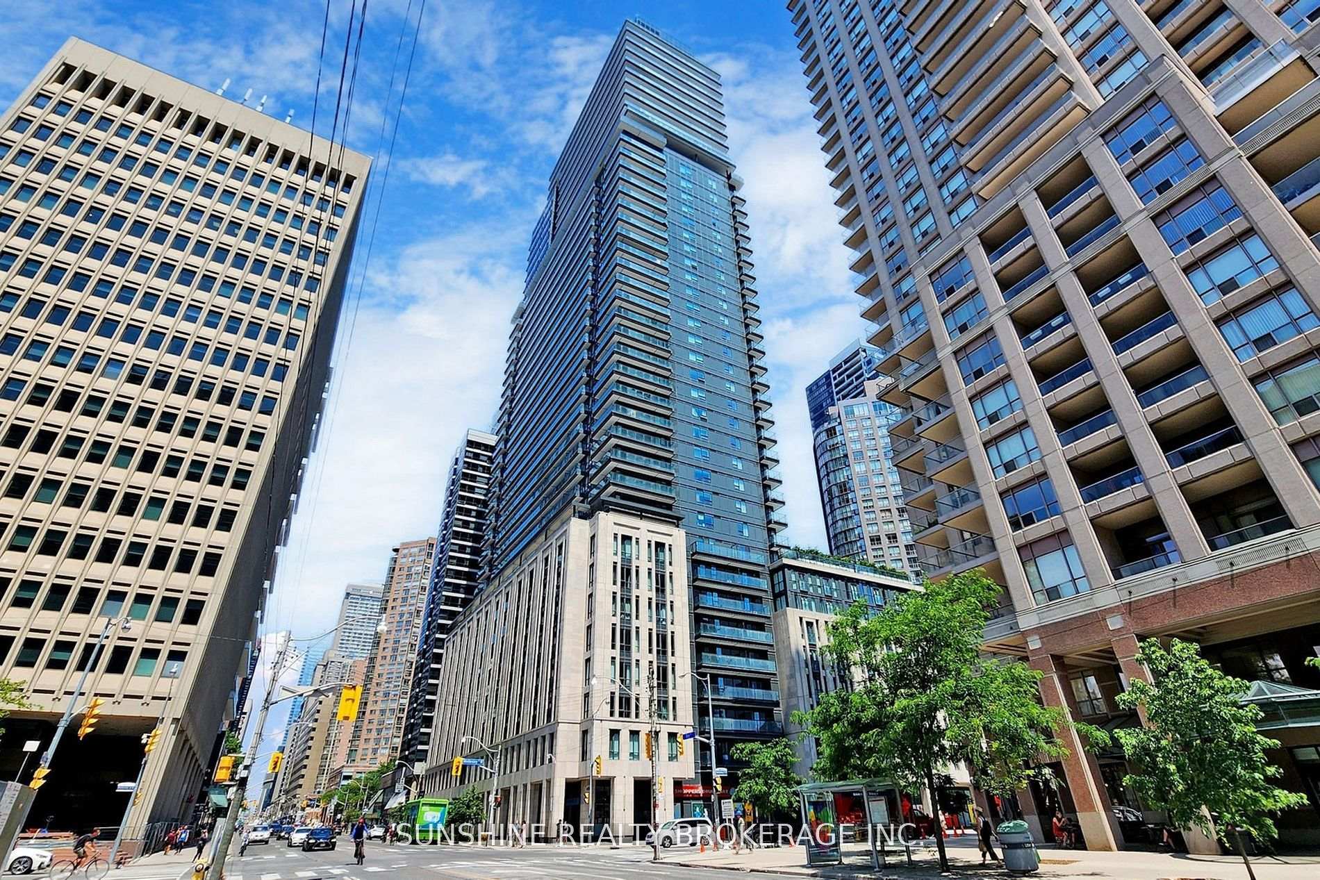 2 Bedrooms Condo at 955 Bay, Toronto For sale