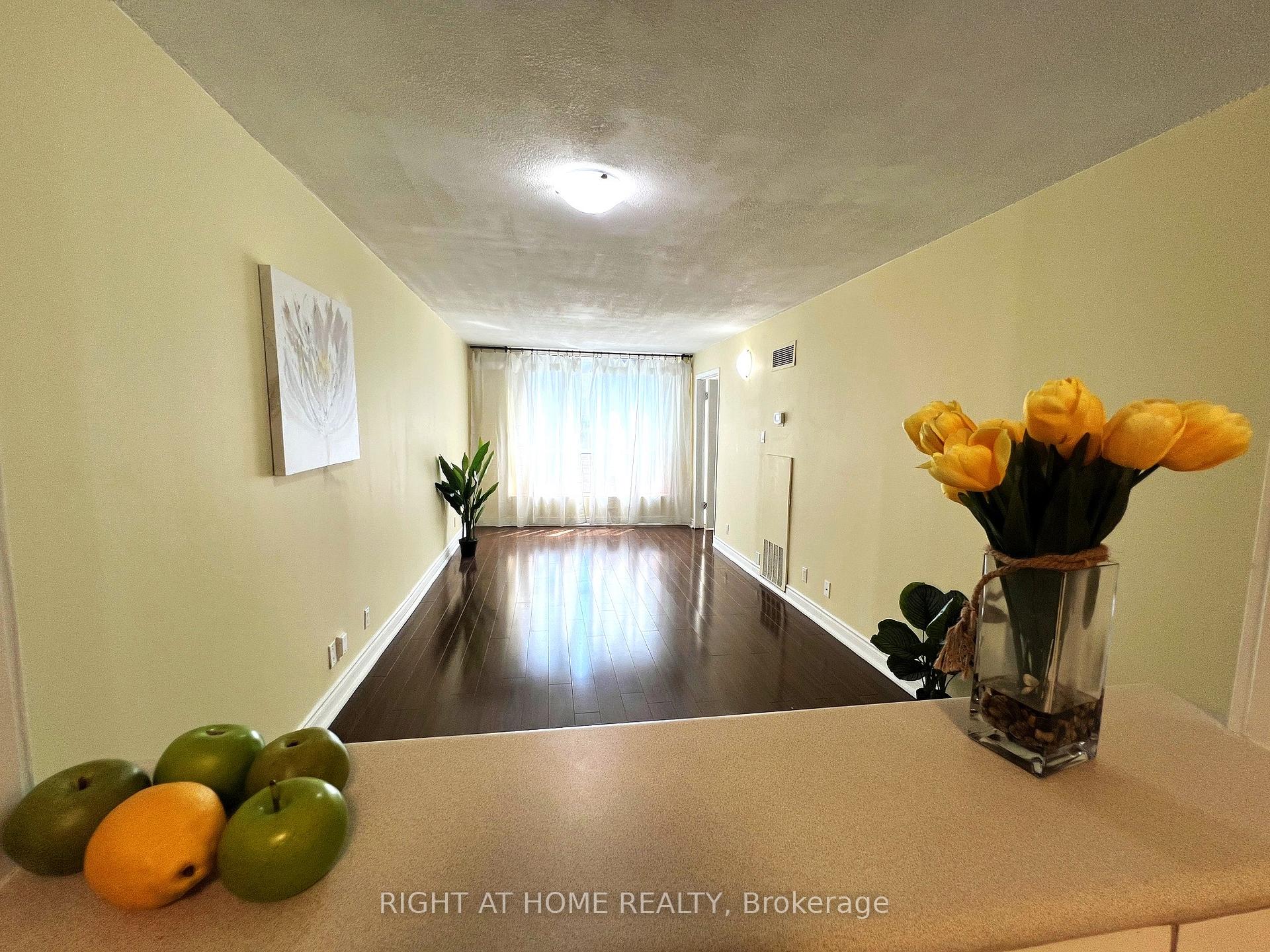2 Bedrooms Condo at 92 King, Toronto For sale