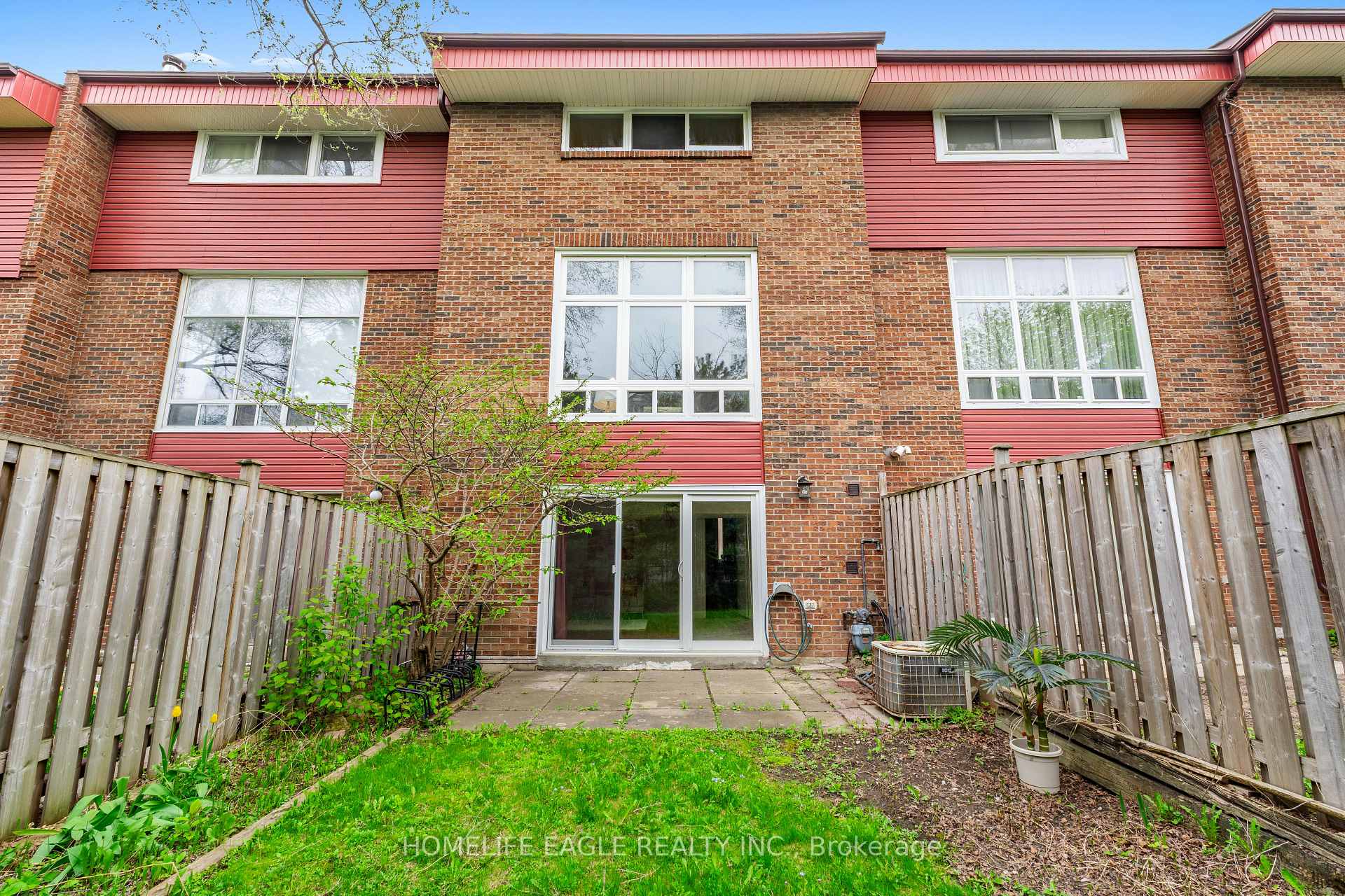 4 Bedrooms Condo at 3000 Midland, Toronto For sale