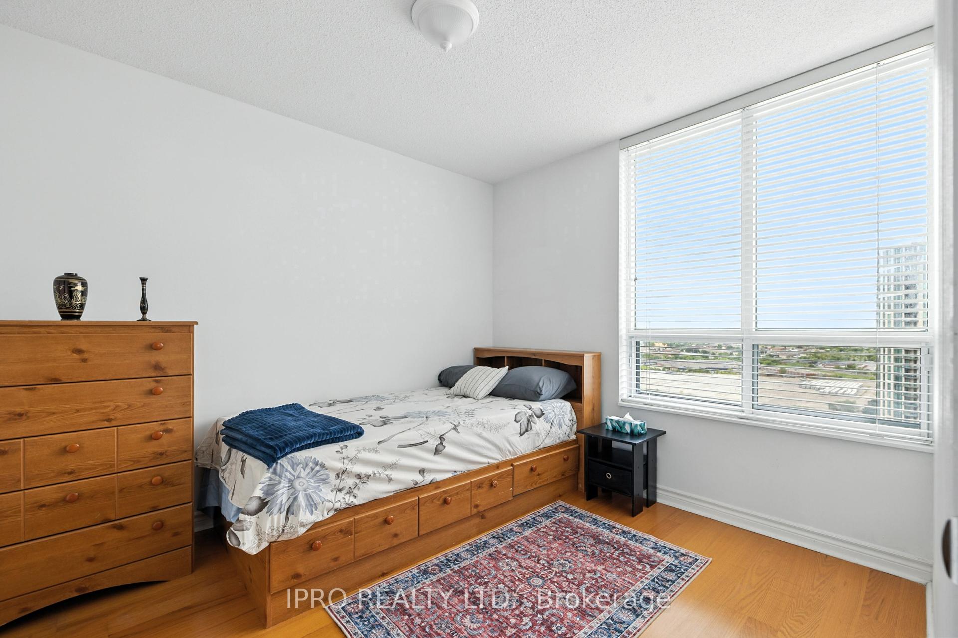 3 Bedrooms Condo at 61 Town Centre, Toronto For sale