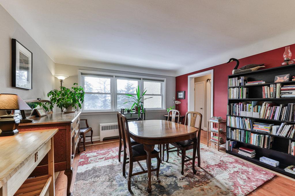 2 Bedrooms Co-op at 288 Reynolds,  Oakville For sale