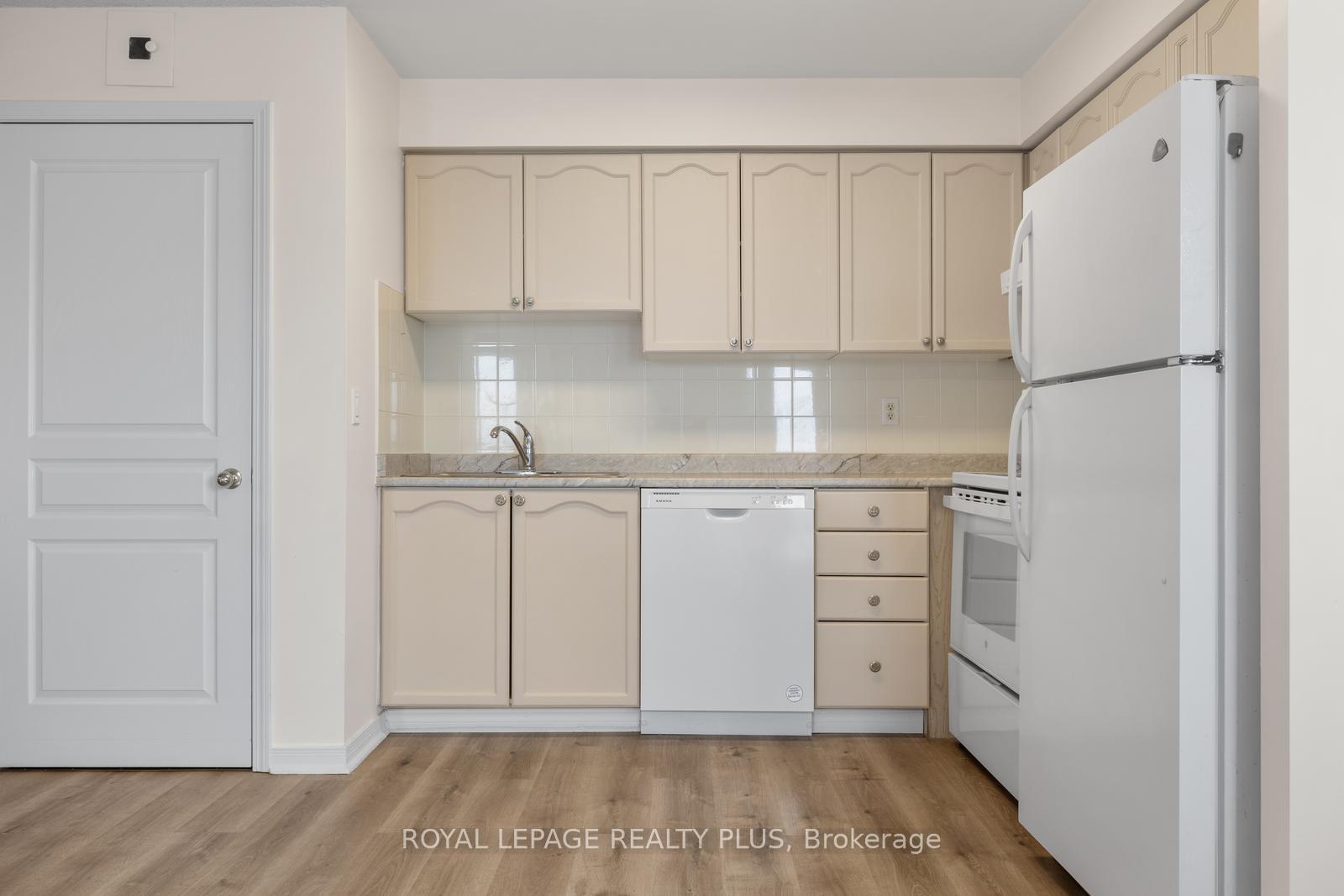 1 Bedroom Condo at 2545 Erin Centre,  Mississauga For sale