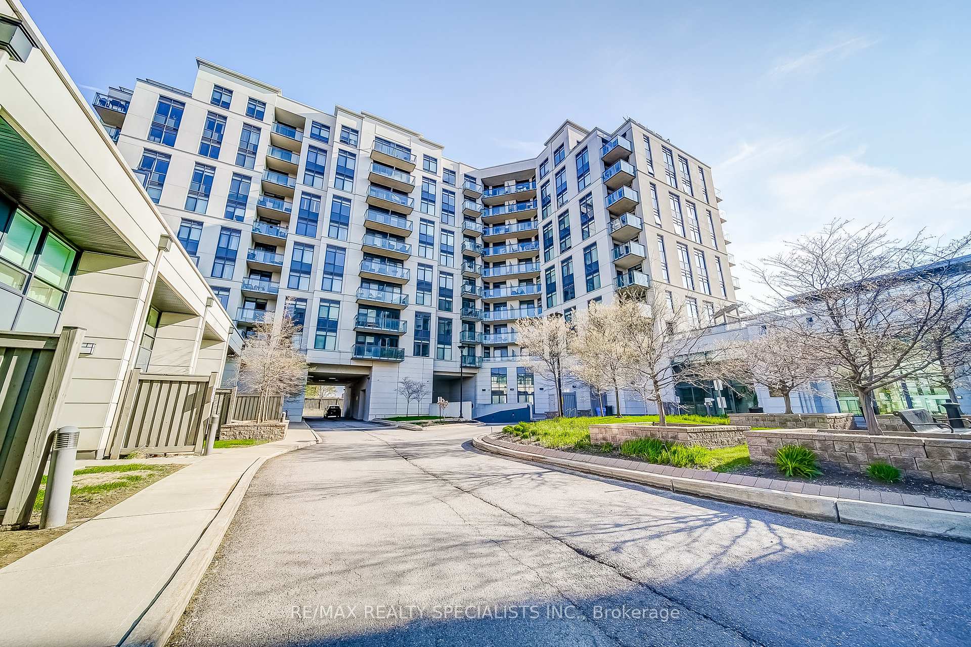 2 Bedrooms Condo at 24 Woodstream,  Vaughan For sale