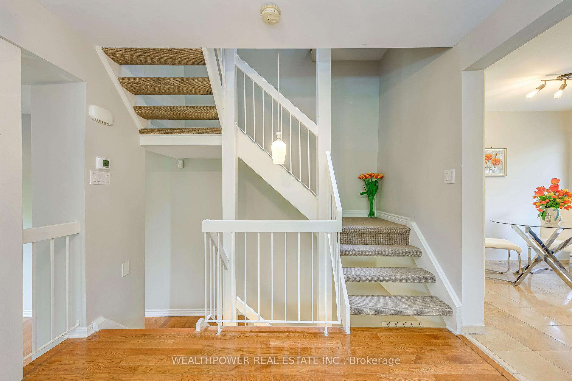 3 Bedrooms Condo at 1250 Marlborough, Oakville For sale