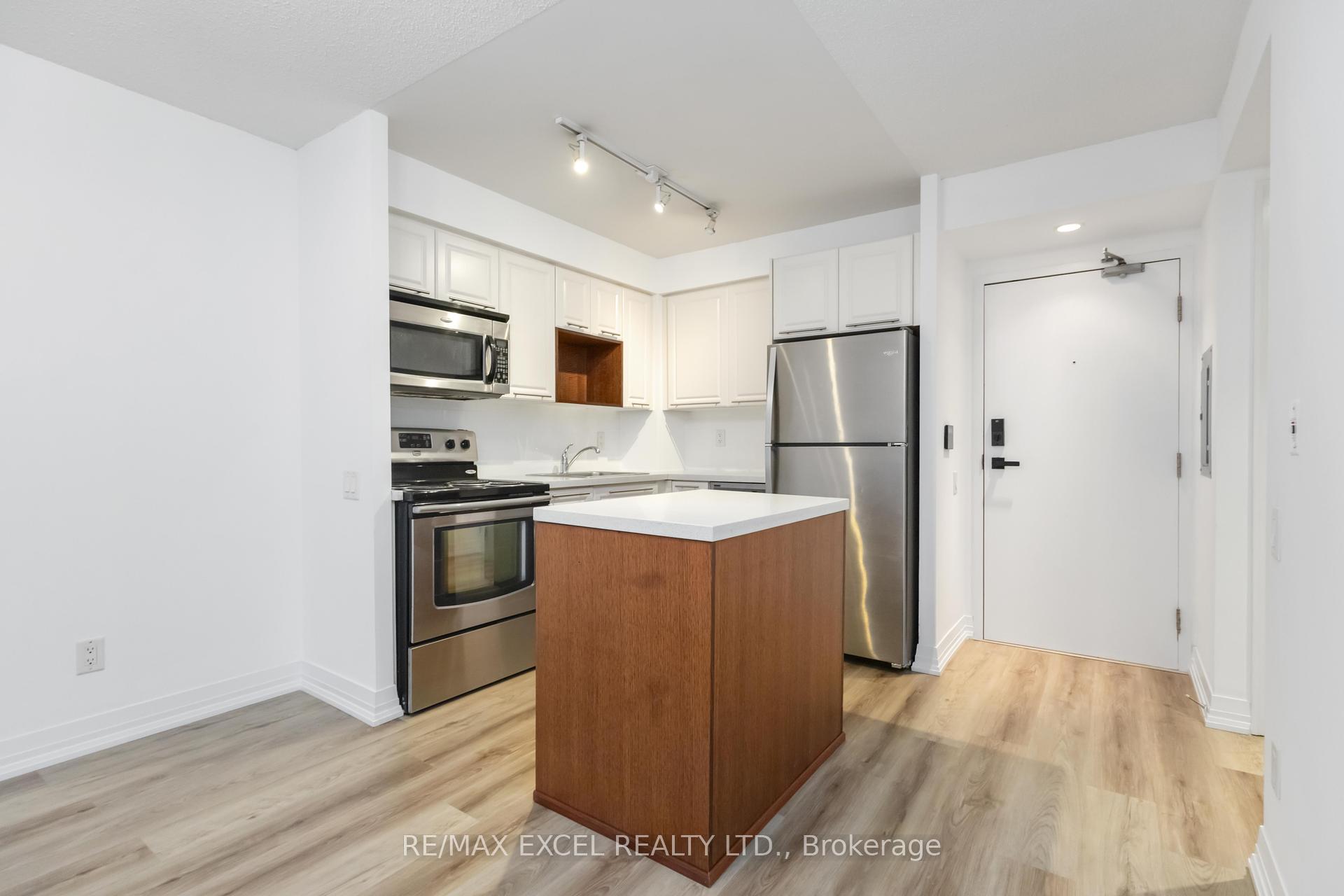 2 Bedrooms Condo at 21 Carlton, Toronto For sale