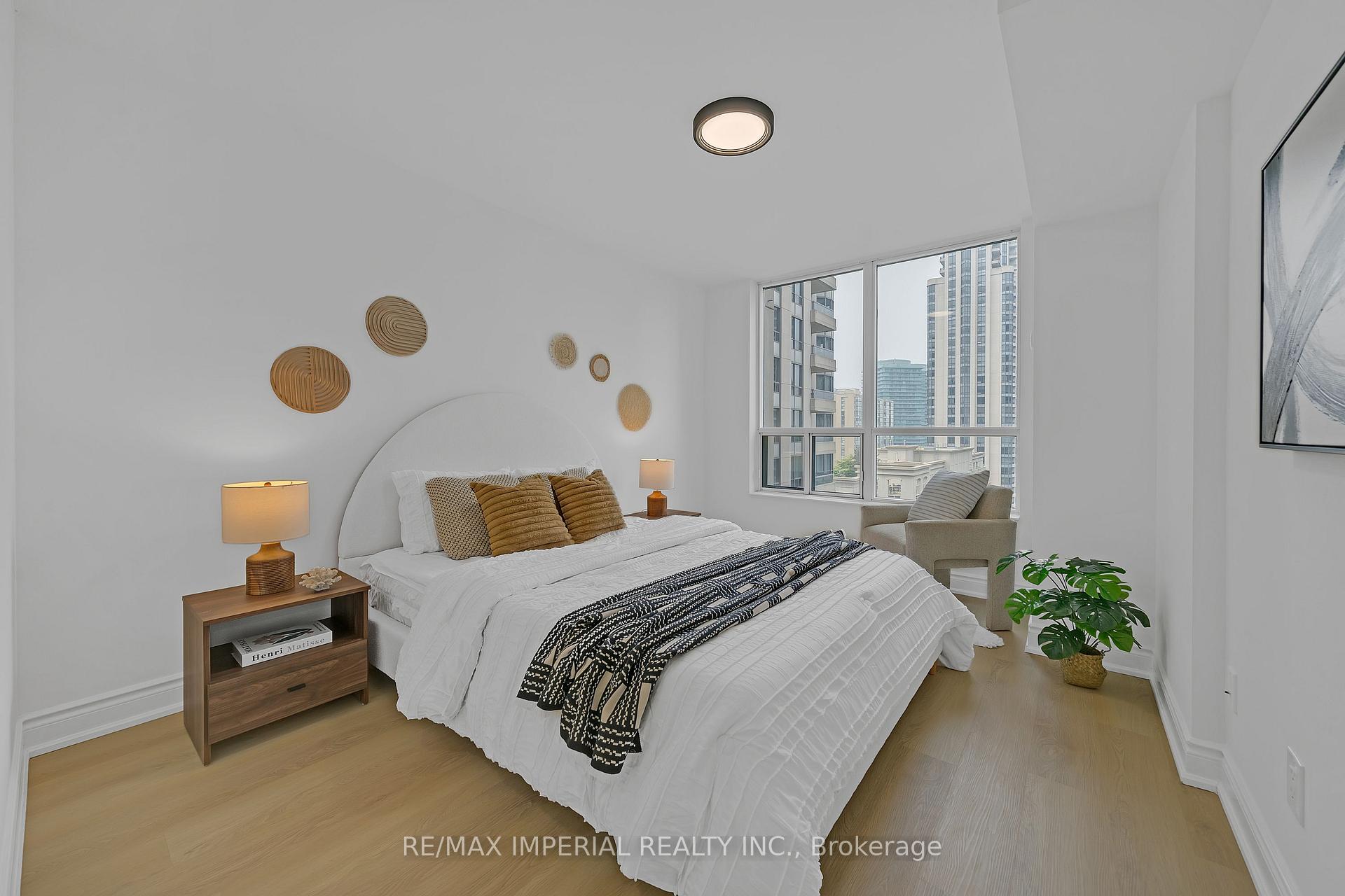 2 Bedrooms Condo at 5 northtown, Toronto For sale
