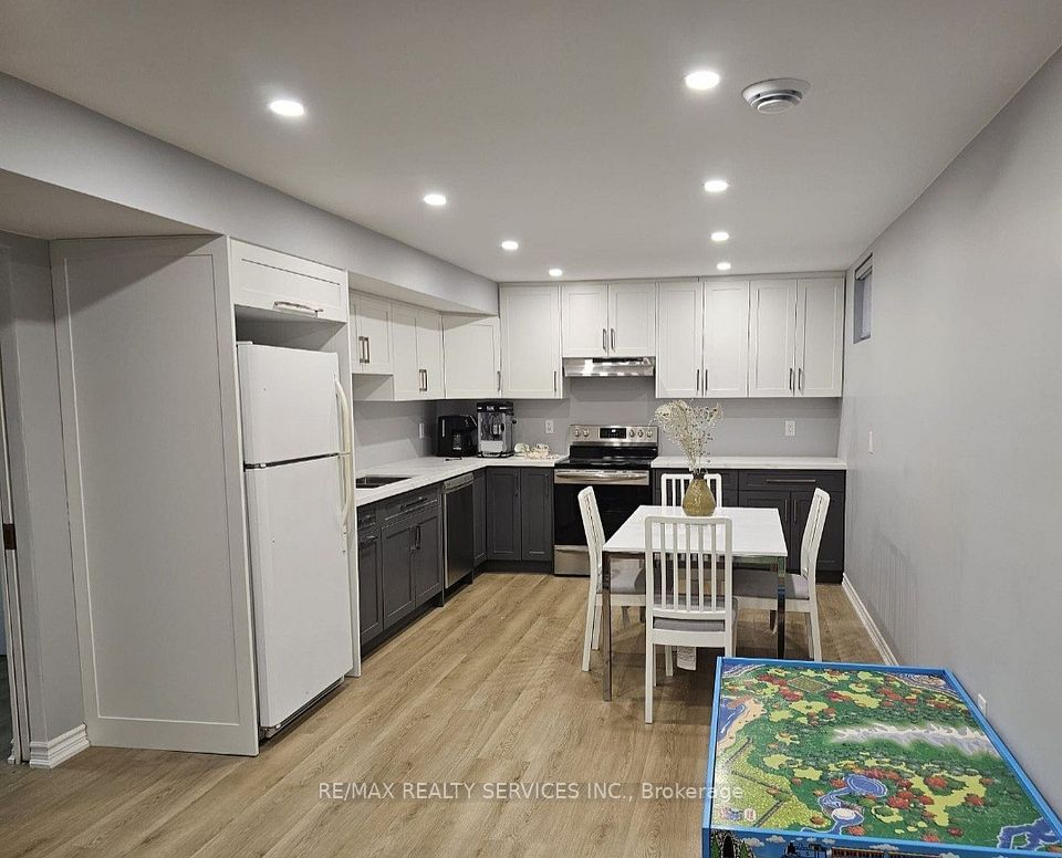 35 Curtis Drive, Brampton, ON L6Y 2J6