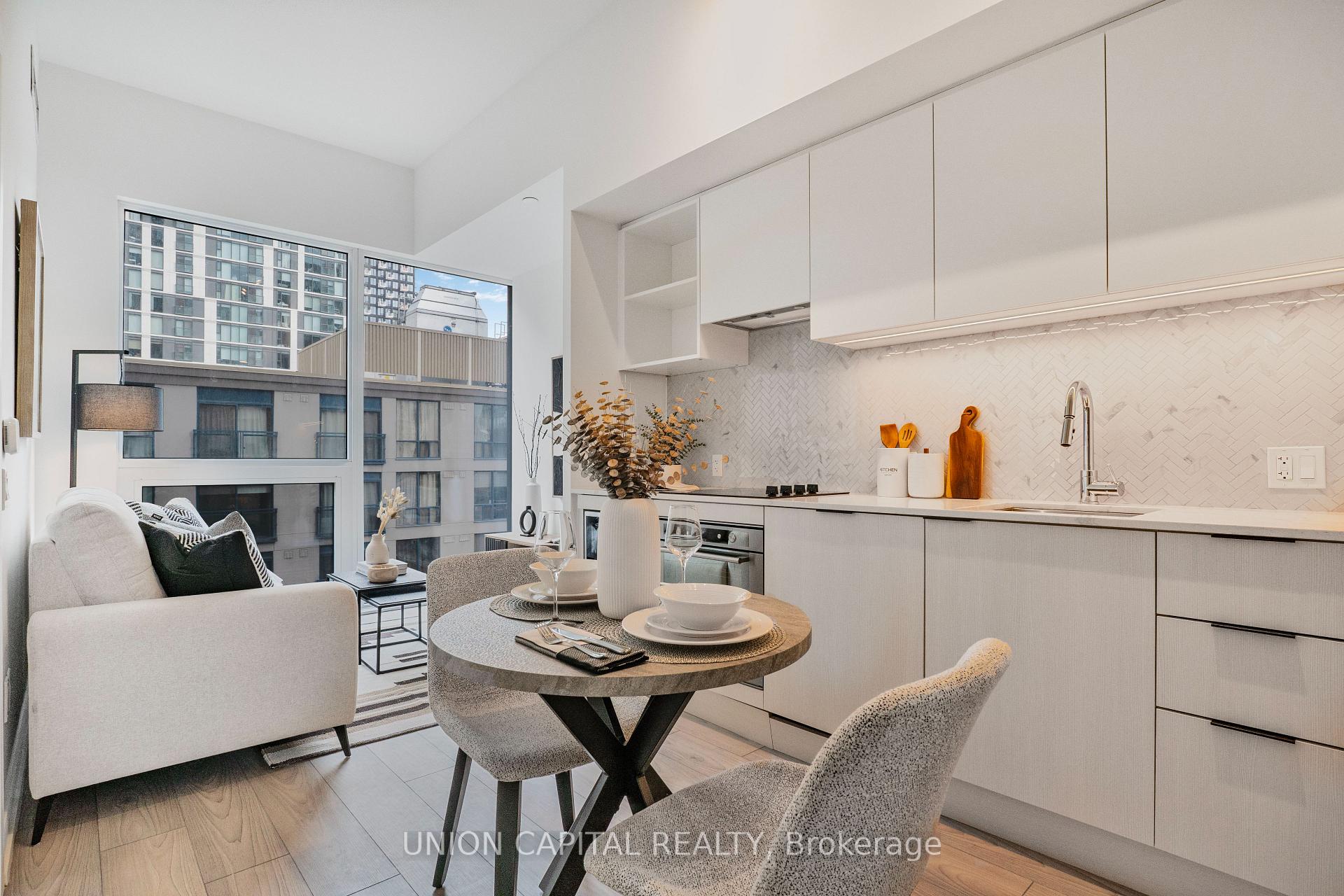 1 Bedroom Condo at 82 Dalhousie,  Toronto For sale