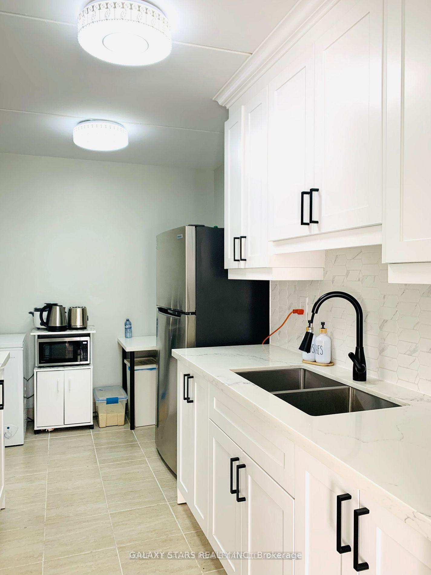 2 Bedrooms Condo at 2 Glamorgan,  Toronto For sale