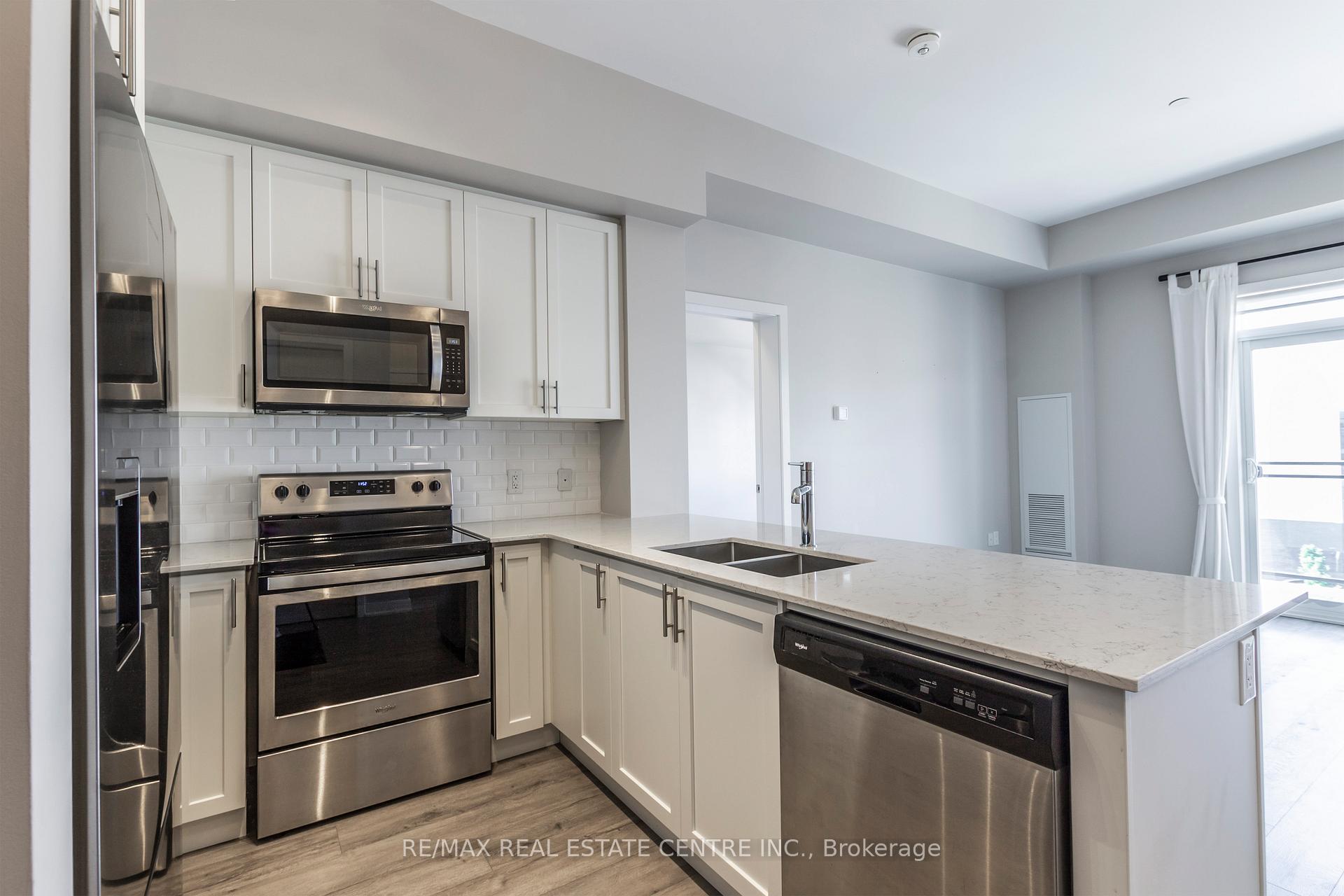 2 Bedrooms Condo at 340 Plains, Burlington For sale