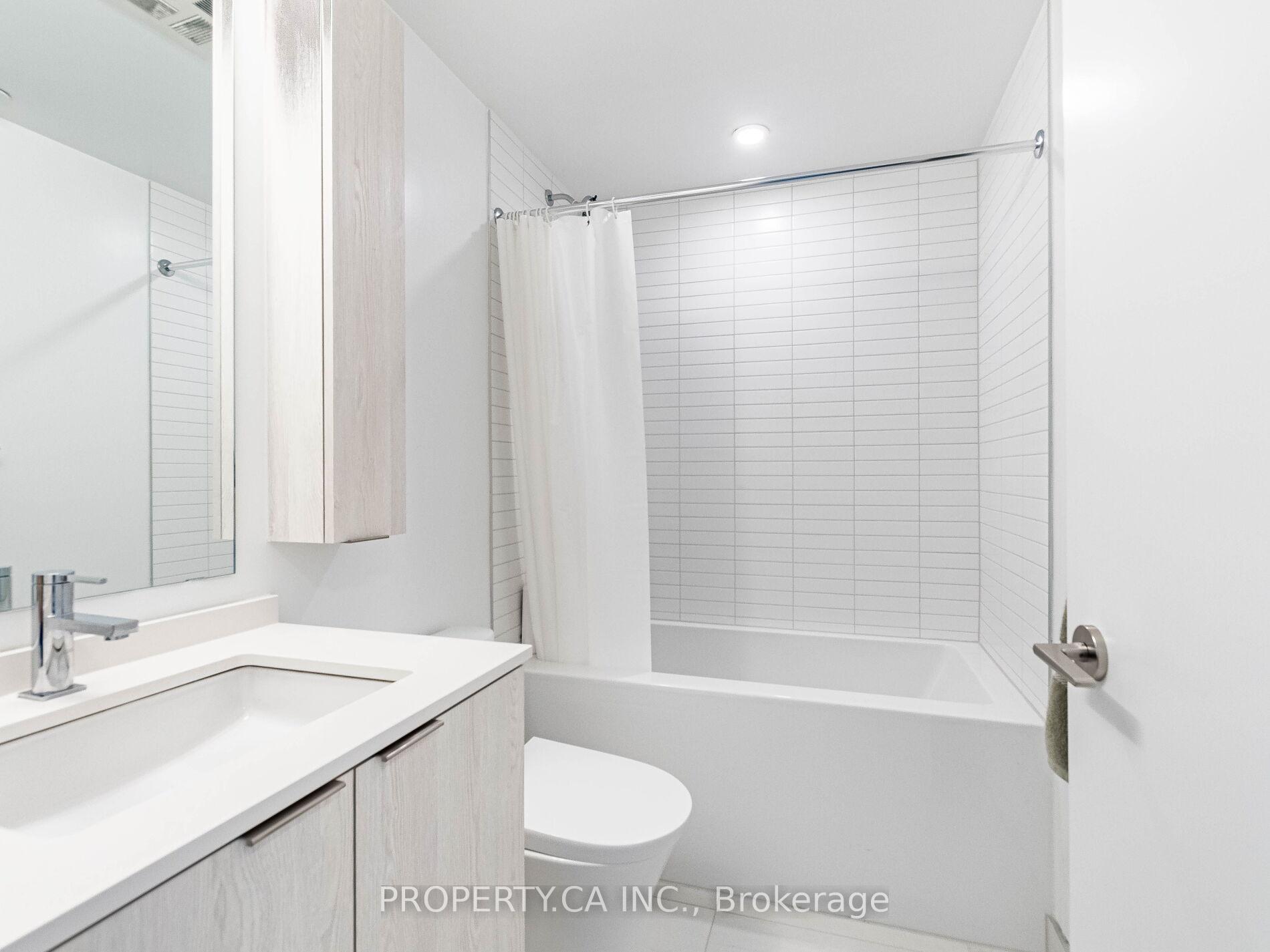 3 Bedrooms Condo at 86 Dundas, Mississauga For sale
