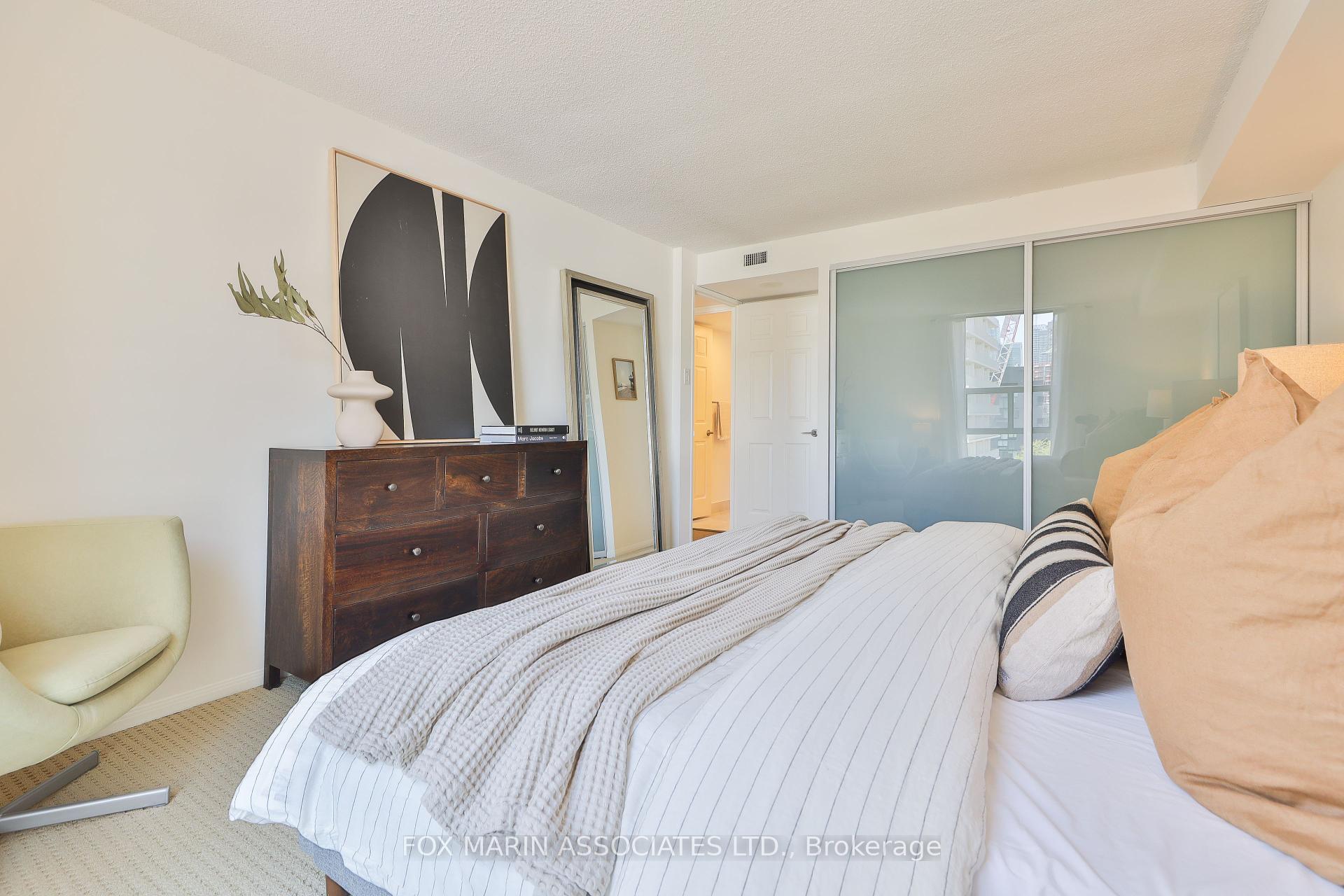 2 Bedrooms Condo at 701 King, Toronto For sale