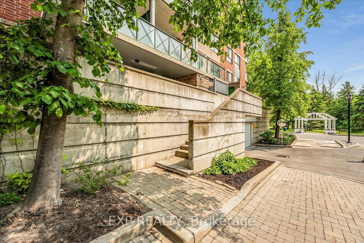 1 Bedroom Condo at 141 Woodbridge, Vaughan For sale