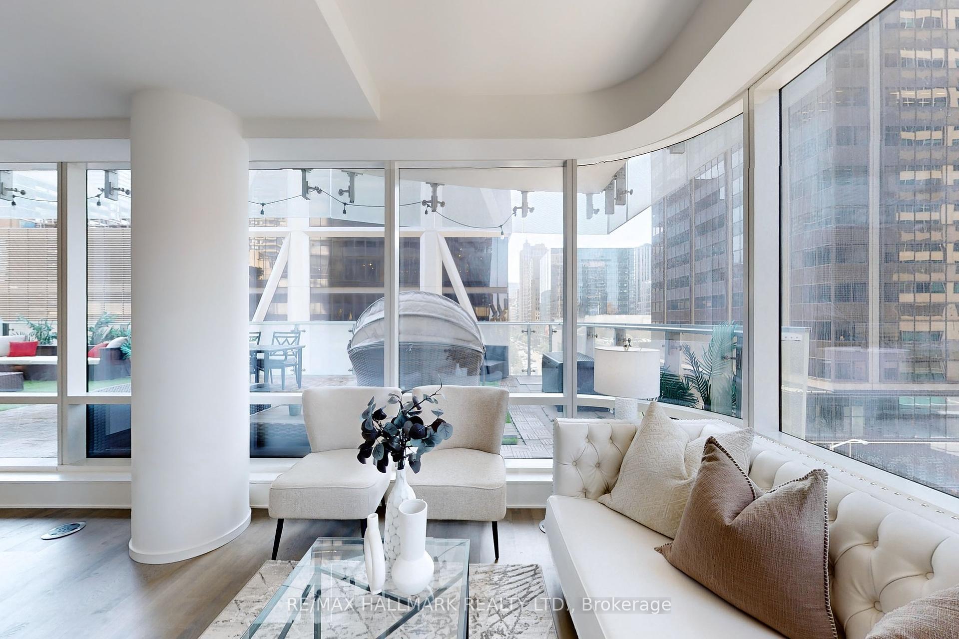 3 Bedrooms Condo at 1 Bloor,  Toronto For sale