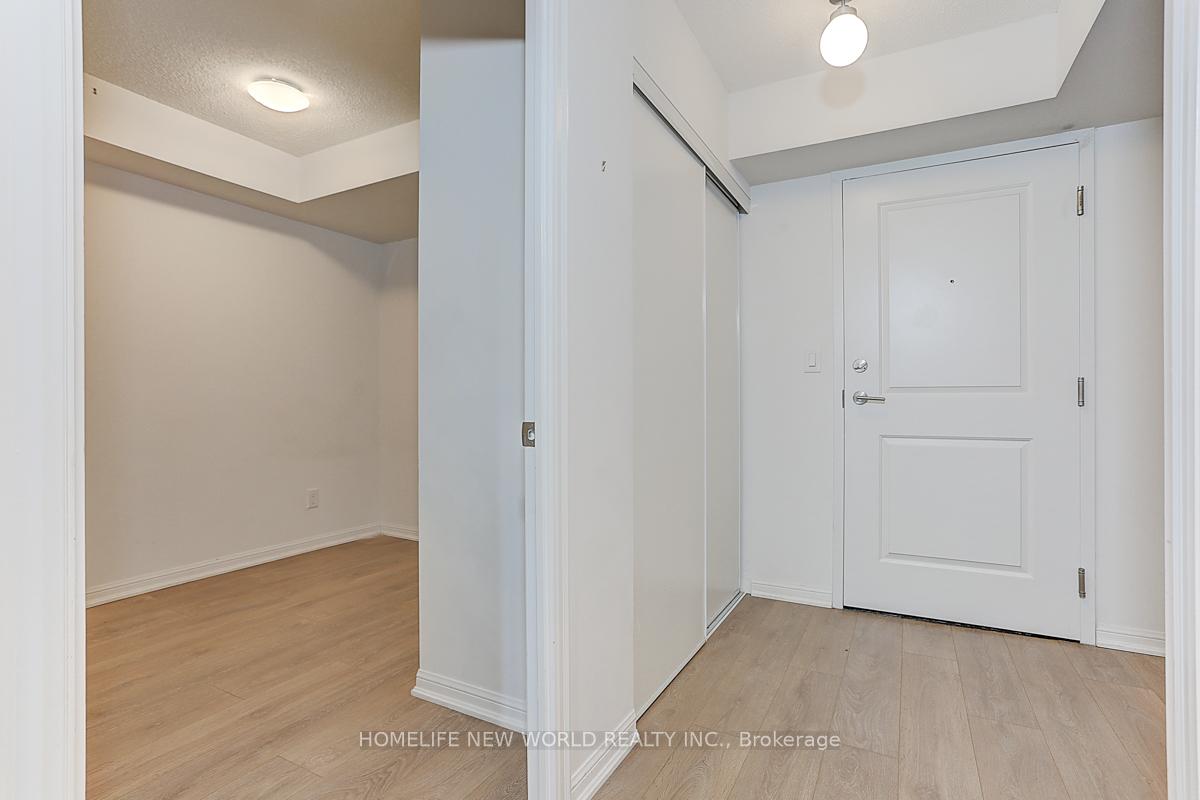 2 Bedrooms Condo at 35 Bastion,  Toronto For sale