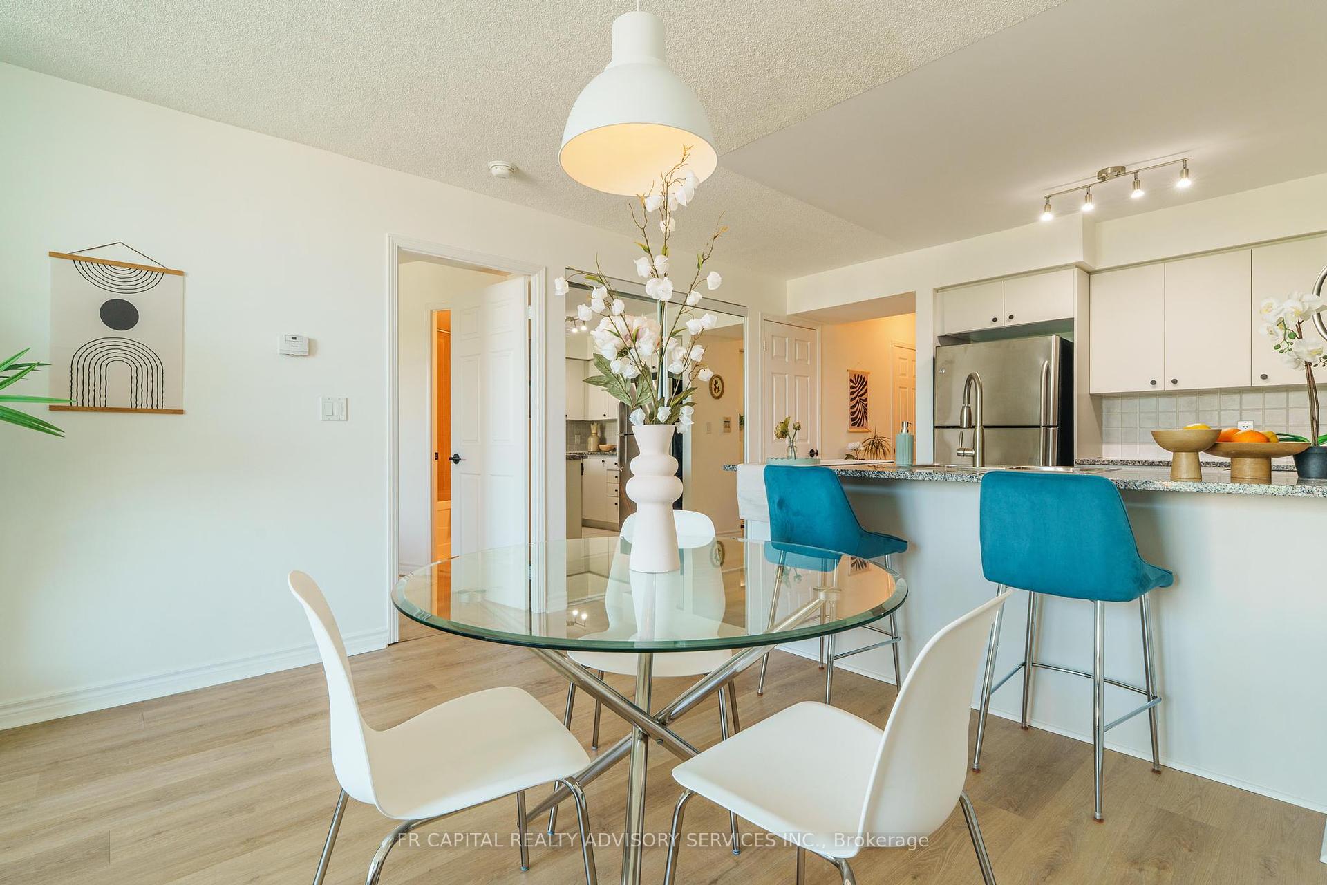 2 Bedrooms Condo at 68 Grangeway, Toronto For sale