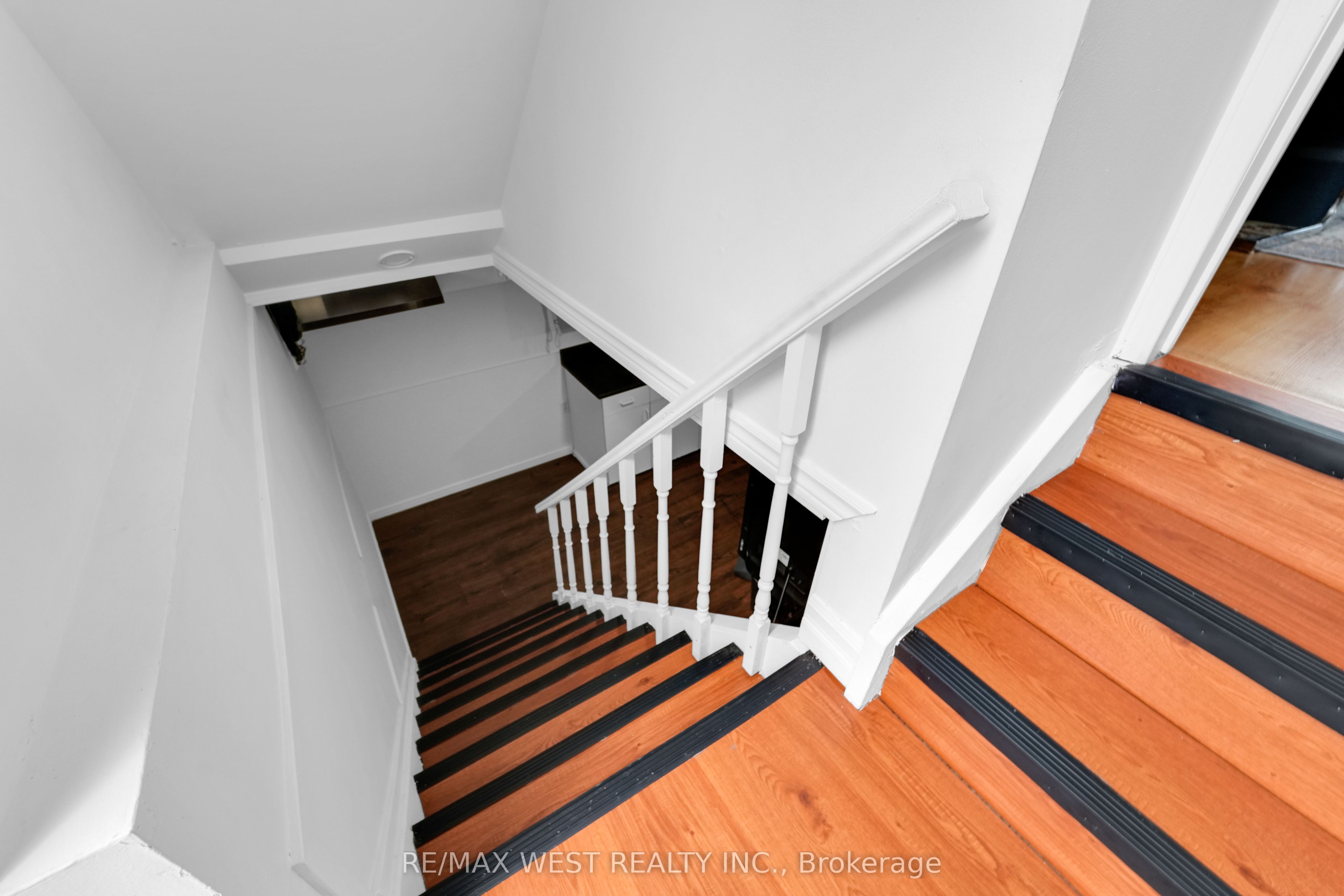 18 Jasmine Square