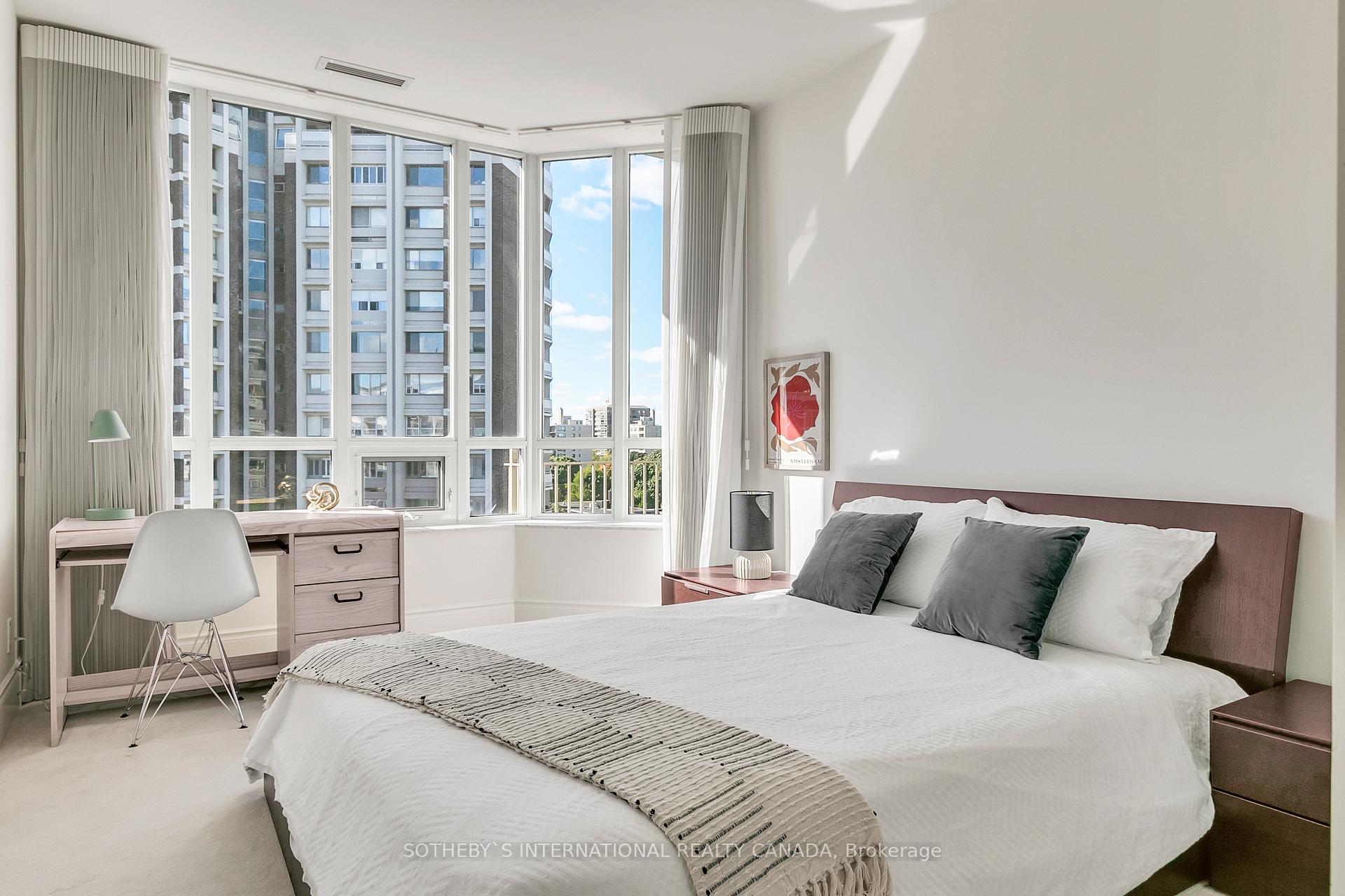 3 Bedrooms Condo at 55 Delisle,  Toronto For sale
