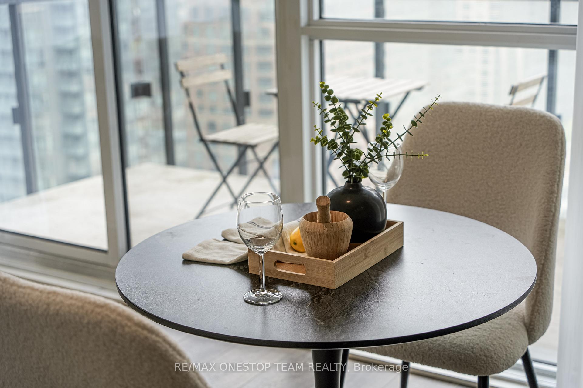 1 Bedroom Condo at 15 Grenville, Toronto For sale