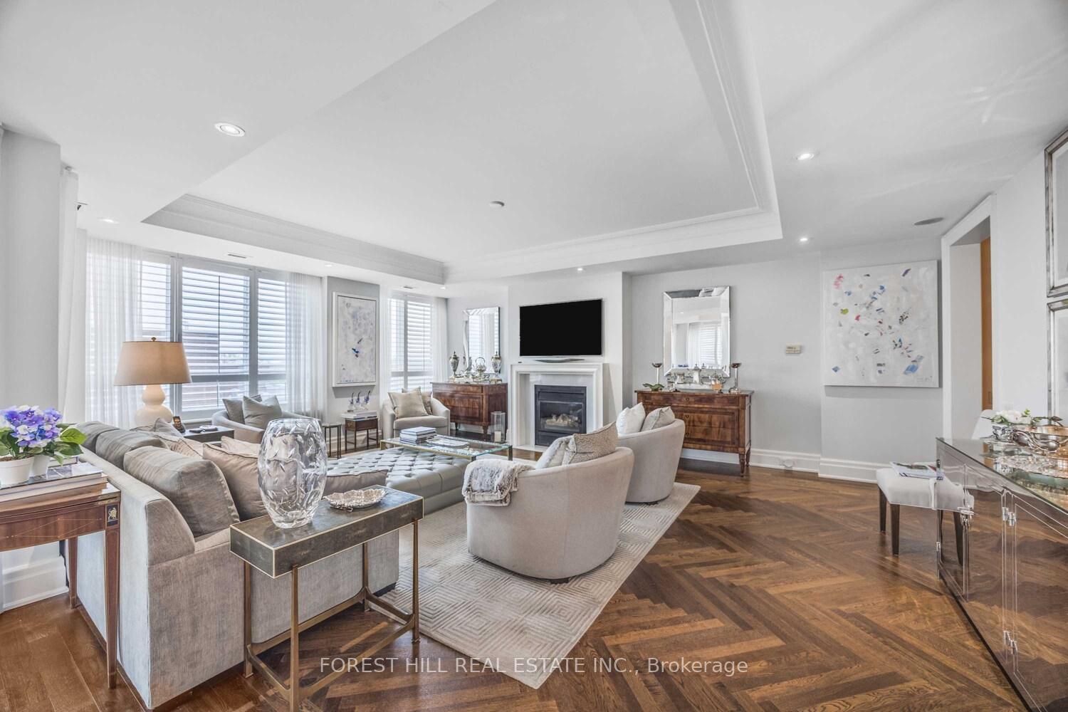 2 Bedrooms Condo at 155 St Clair, Toronto For sale