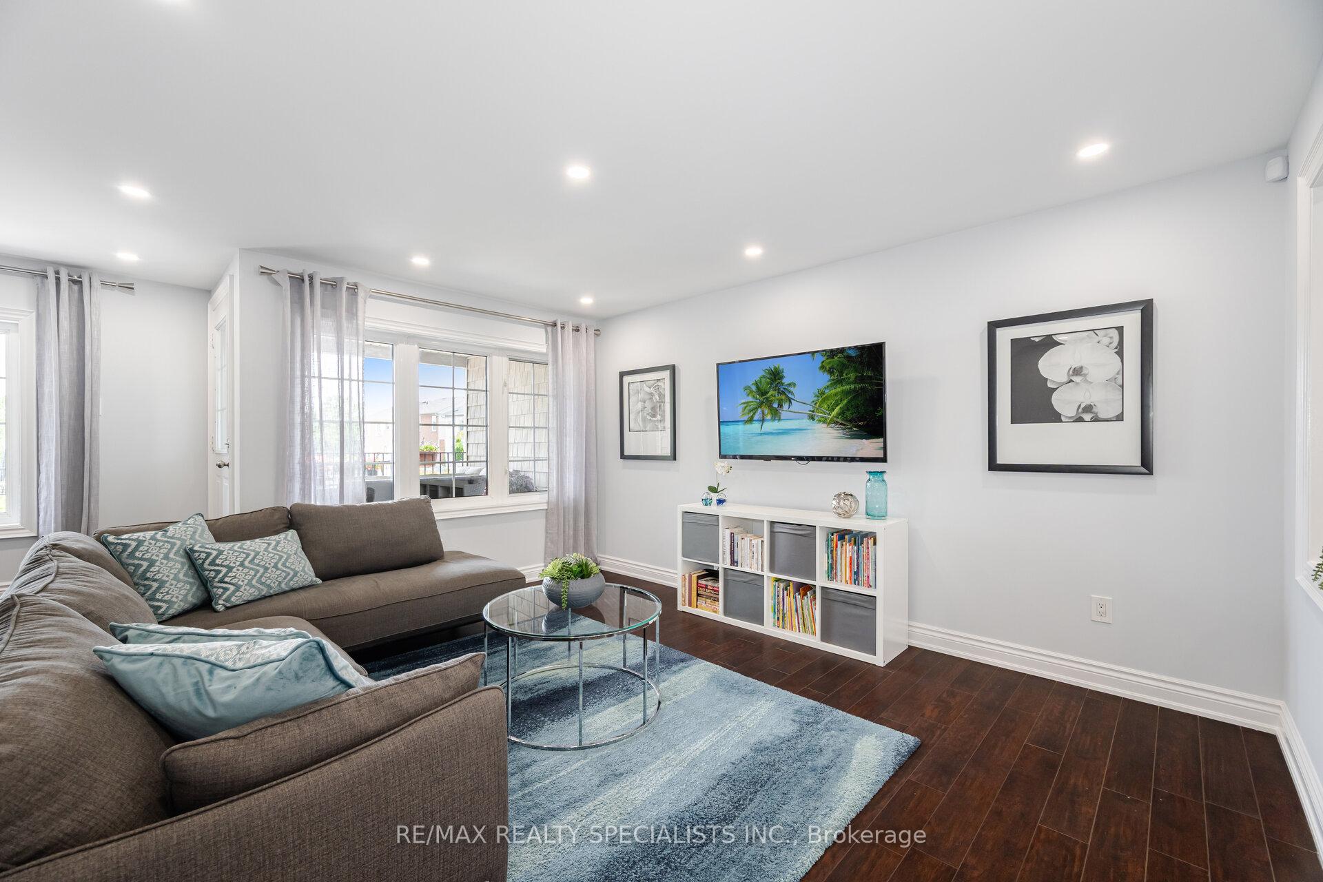 2 Bedrooms Condo at 2341 Parkhaven, Oakville For sale