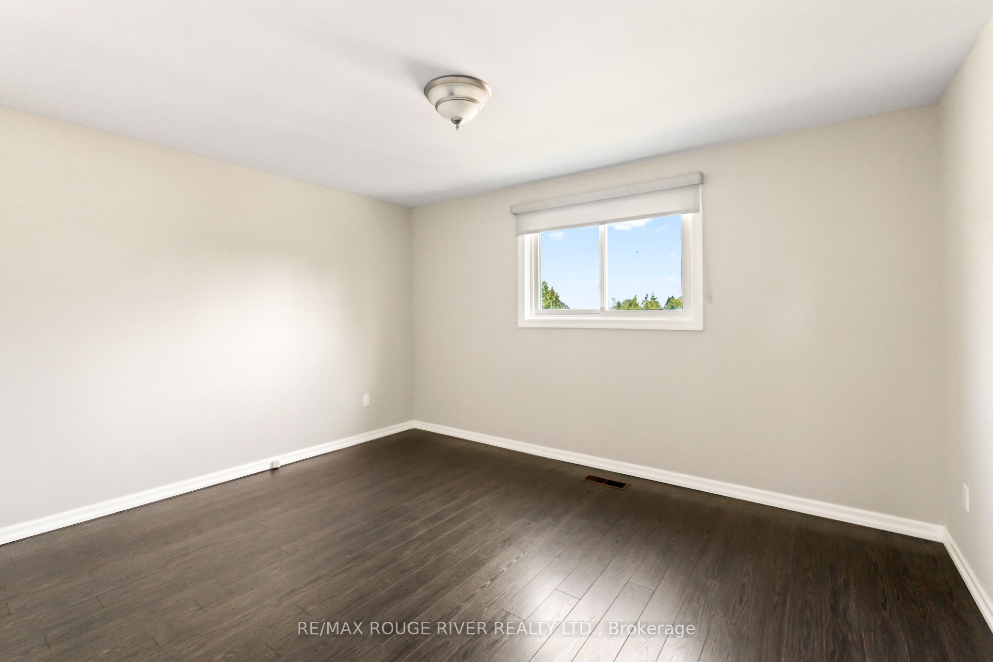 1 Applewood Crescent