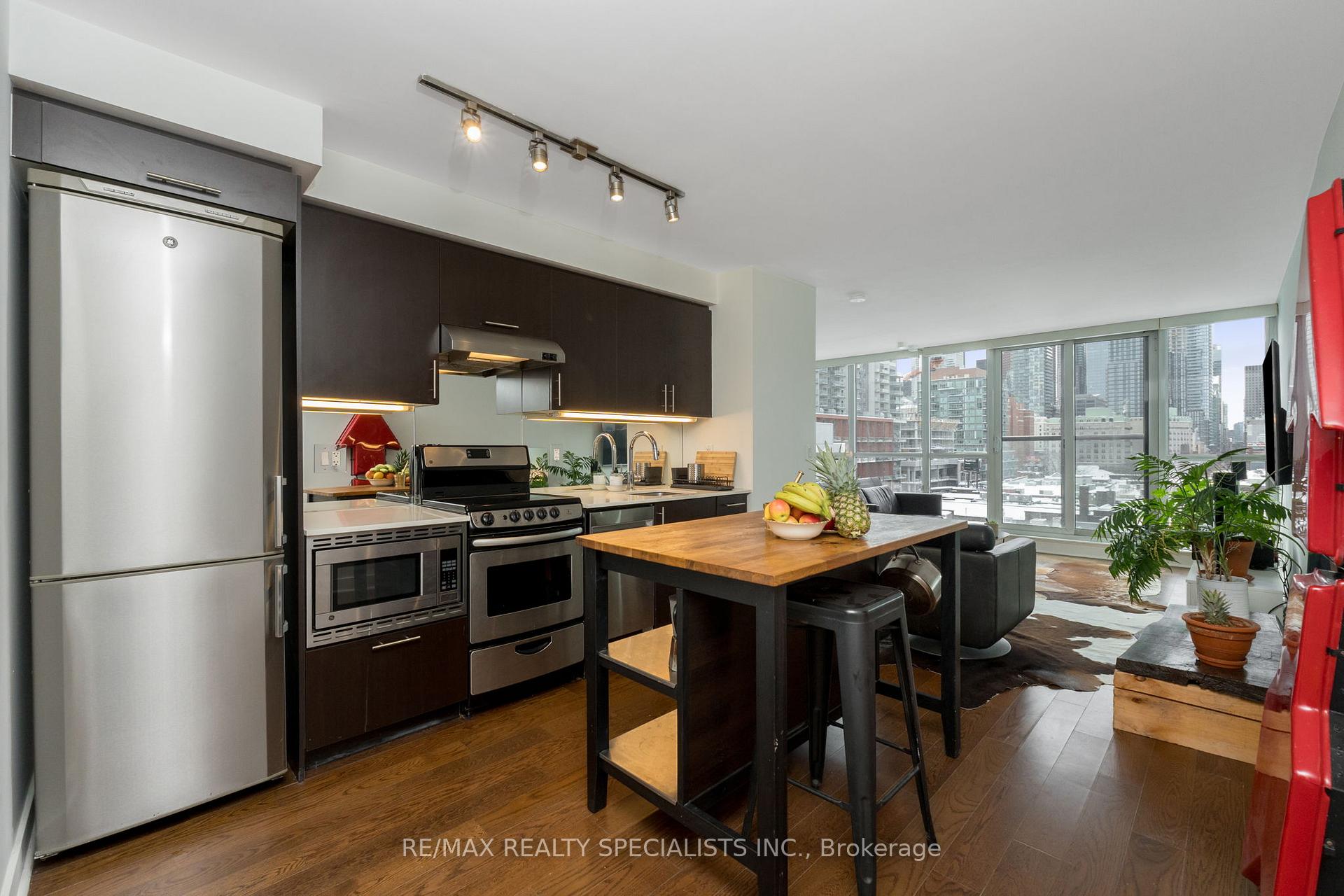 2 Bedrooms Condo at 320 Richmond, Toronto For sale