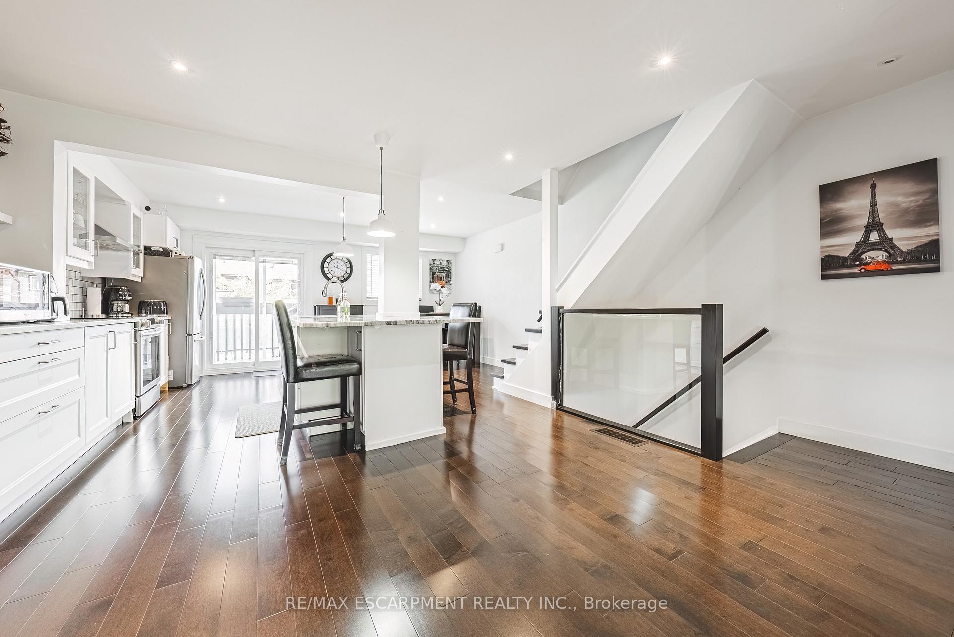 3 Bedrooms Condo at 1155 Paramount, Hamilton For sale