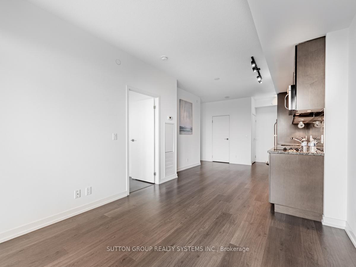 2 Bedrooms Condo at 98 Lillian, Toronto For sale