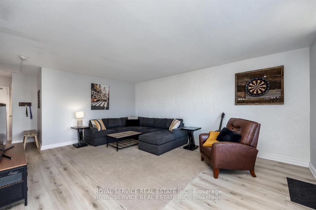 1 Bedroom Condo at 10 Parkway Forest,  Toronto For sale