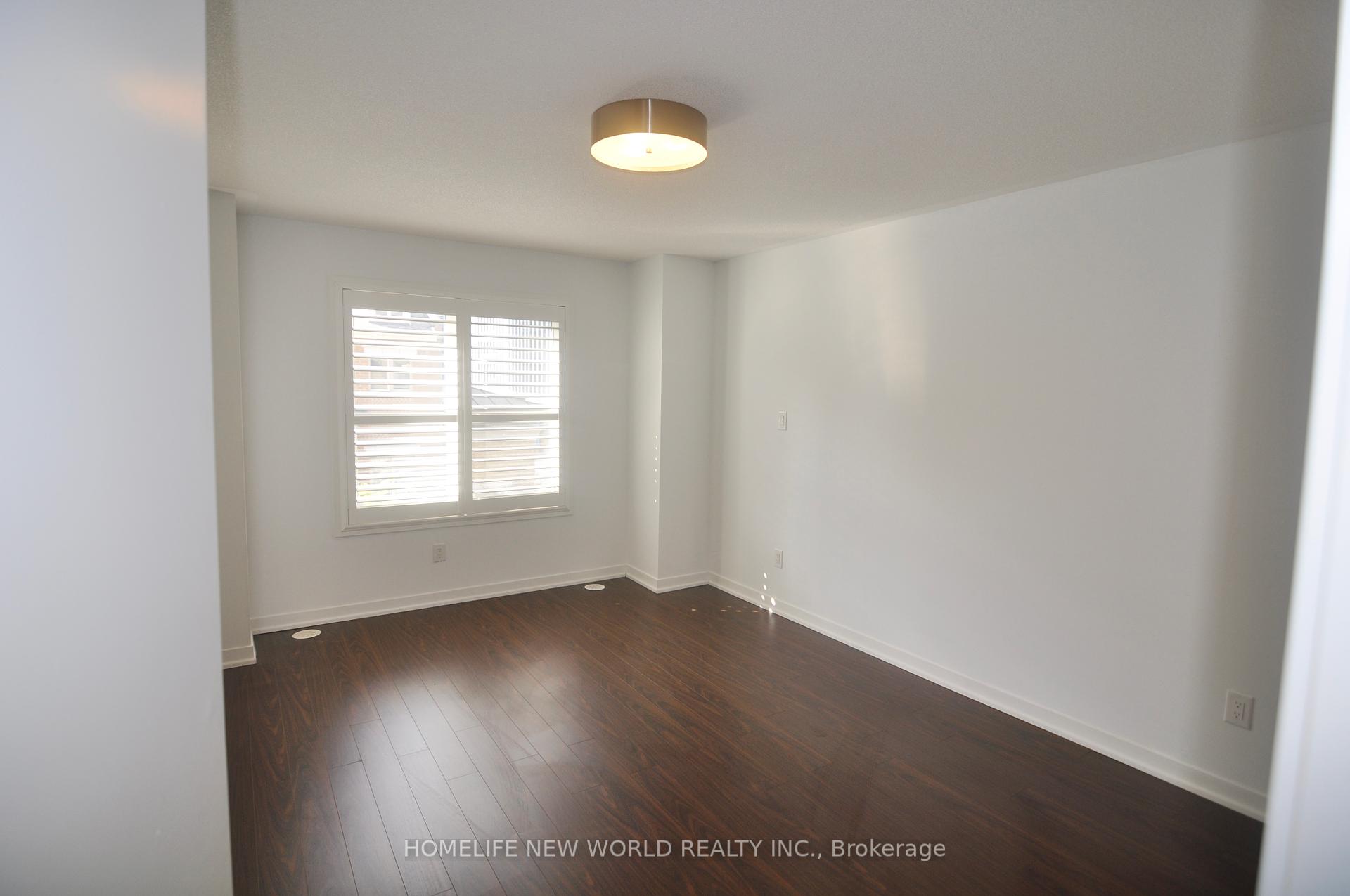 3 Bedrooms Condo at 370 Square One,  Mississauga For sale