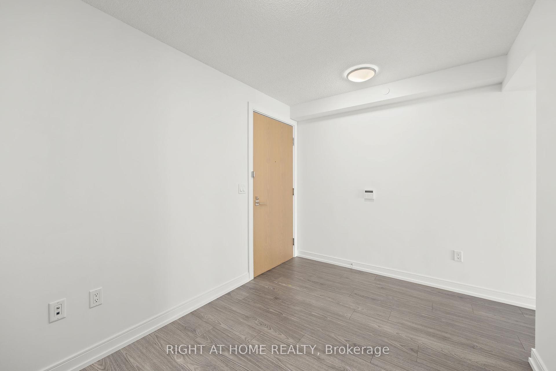2 Bedrooms Condo at 225 Village Green, Toronto For sale