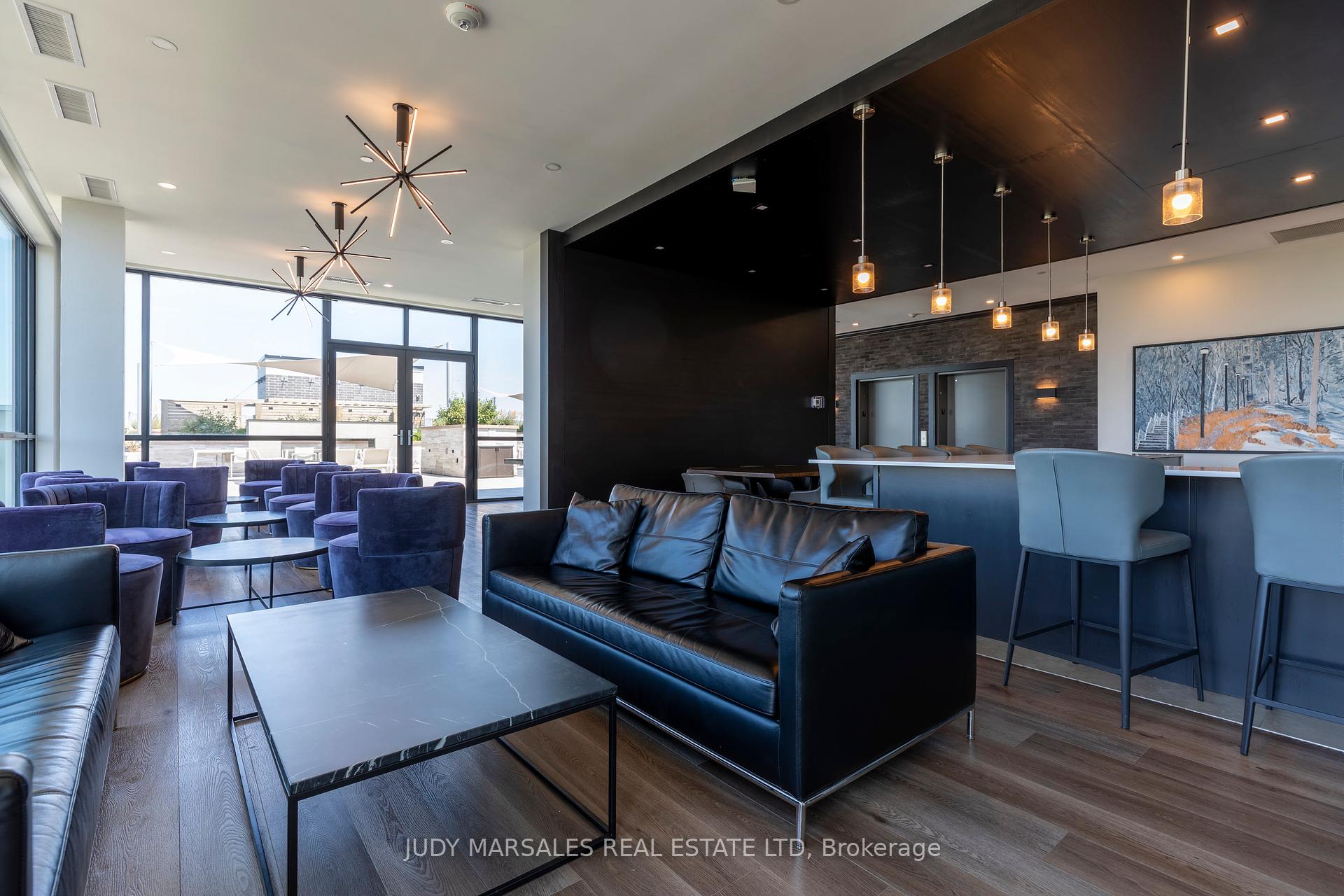 2 Bedrooms Condo at 101 Locke,  Hamilton For sale