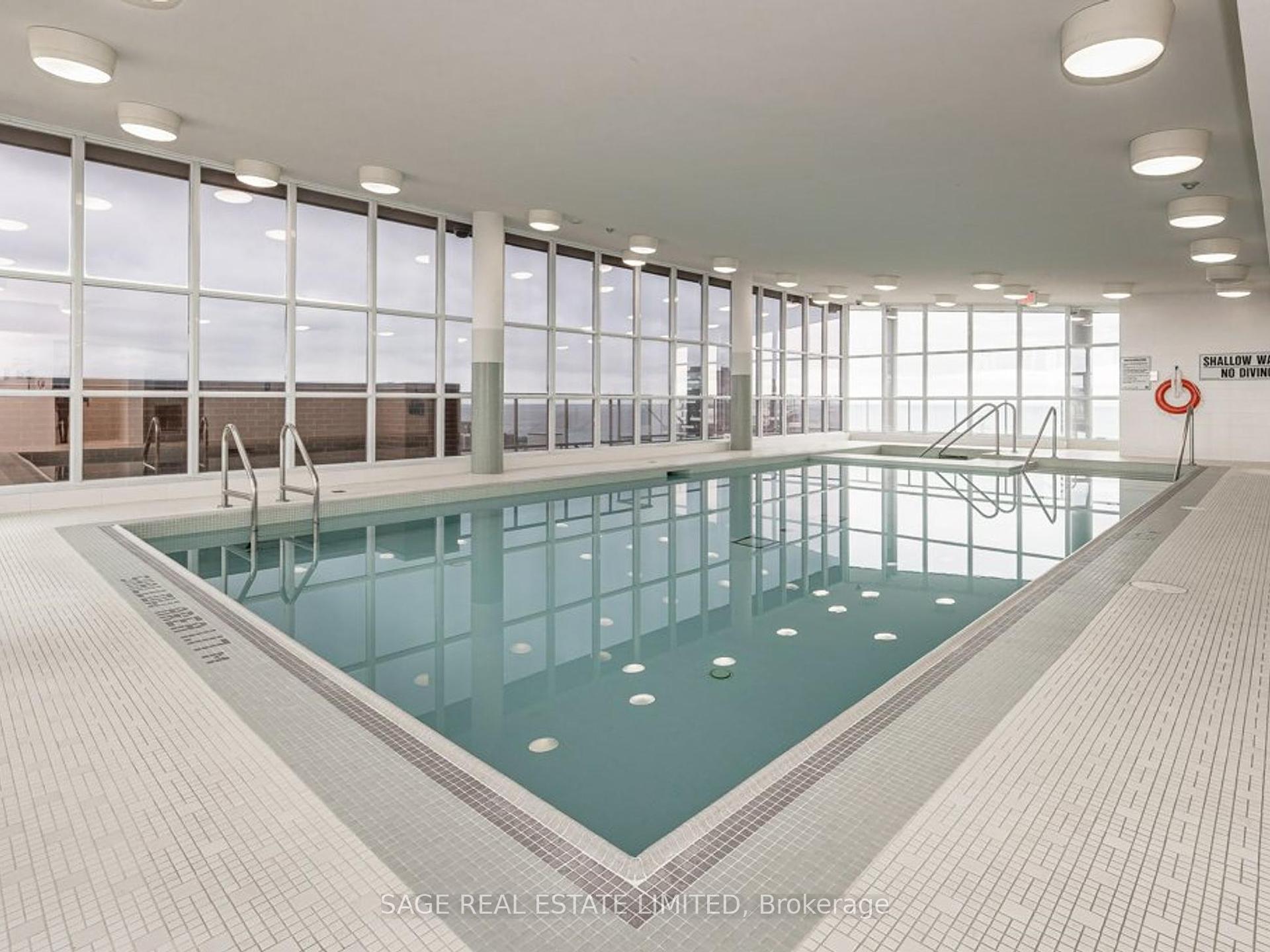 2 Bedrooms Condo at 551 Maple, Burlington For sale