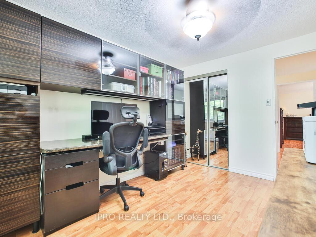 4 Bedrooms Condo at 485 Meadows, Mississauga For sale