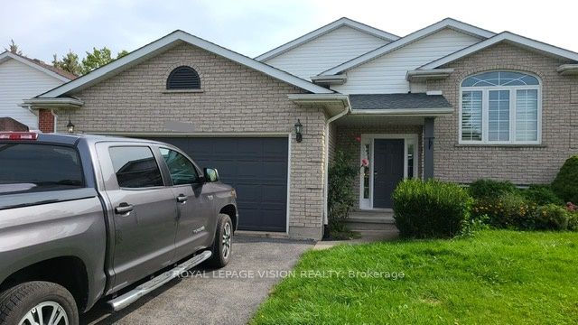 8001 WOODSVIEW Crescent