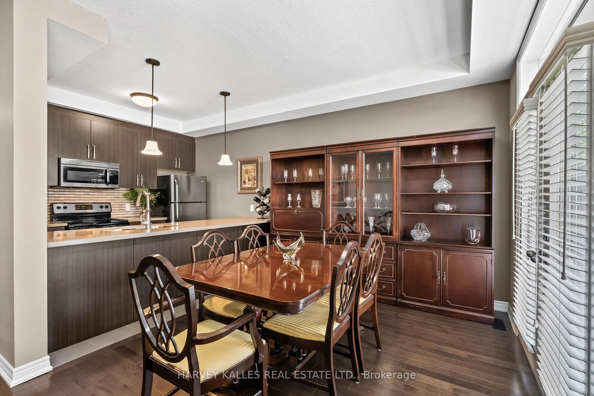 3 Bedrooms Condo at 3003 Glover, Burlington For sale