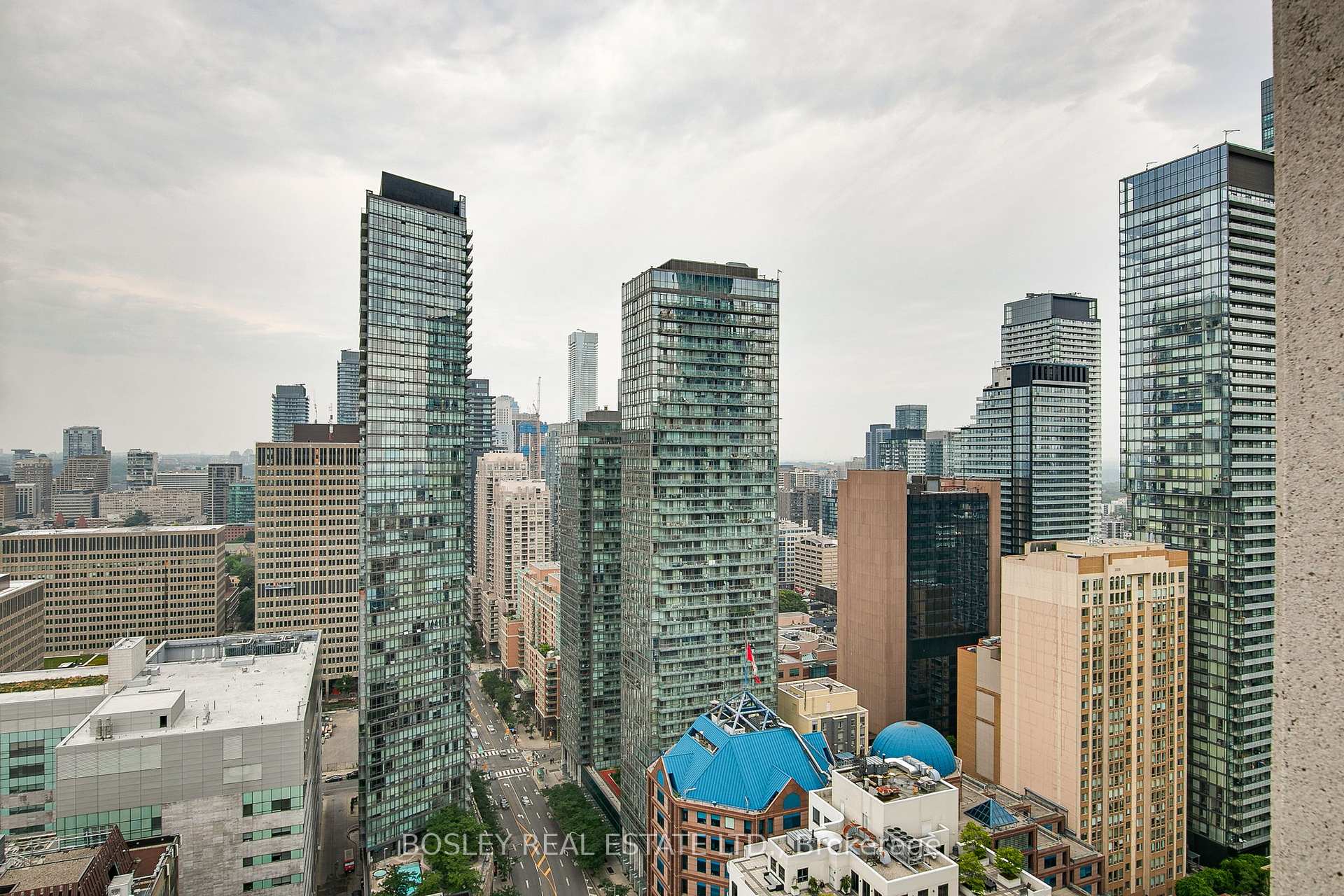 2 Bedrooms Condo at 770 Bay, Toronto For sale