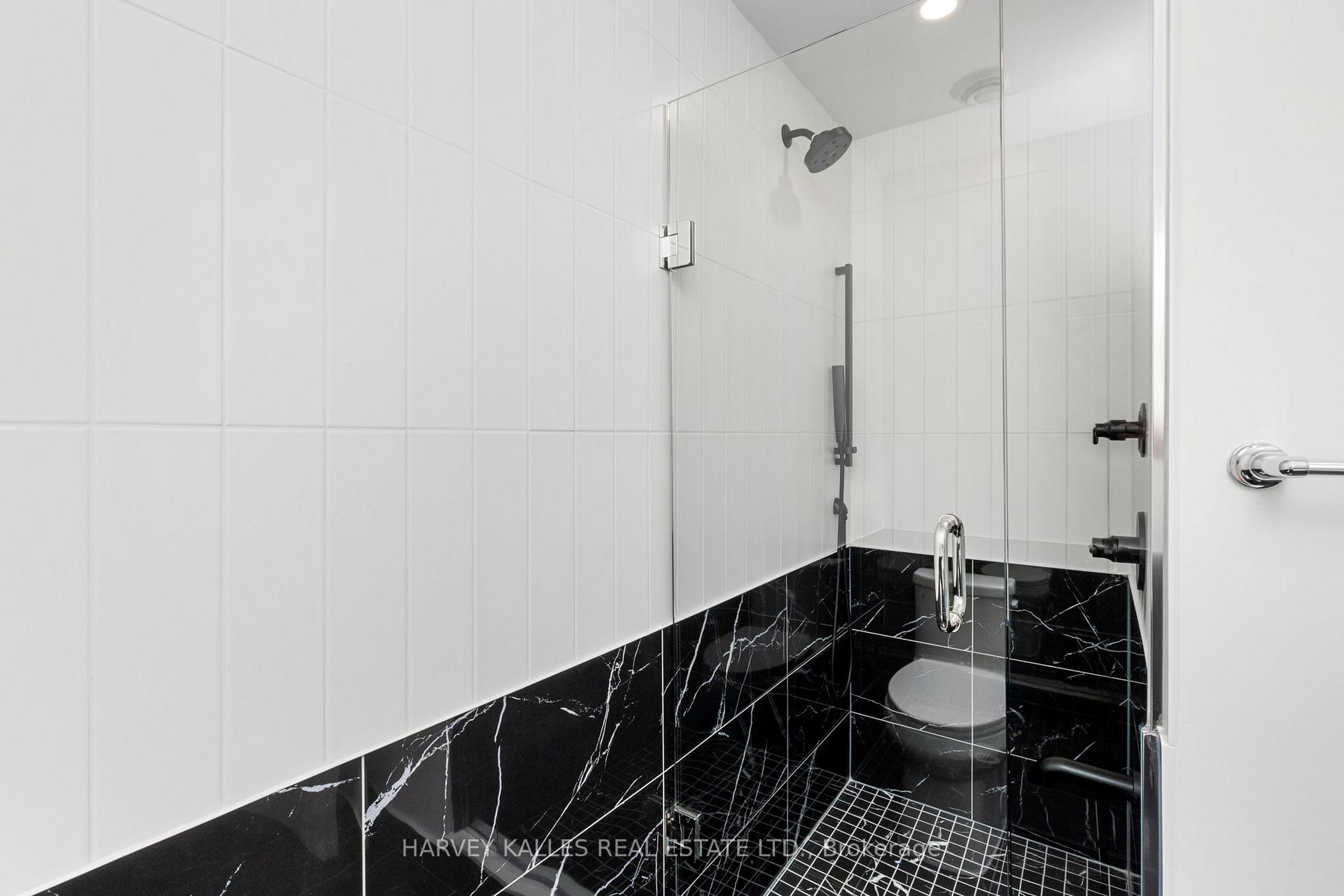 327 King Street W 4205