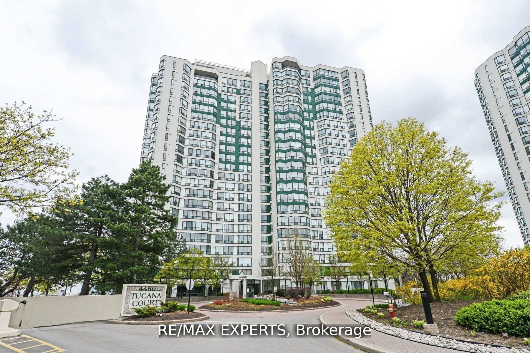 3 Bedrooms Condo at 4460 Tucana, Mississauga For sale